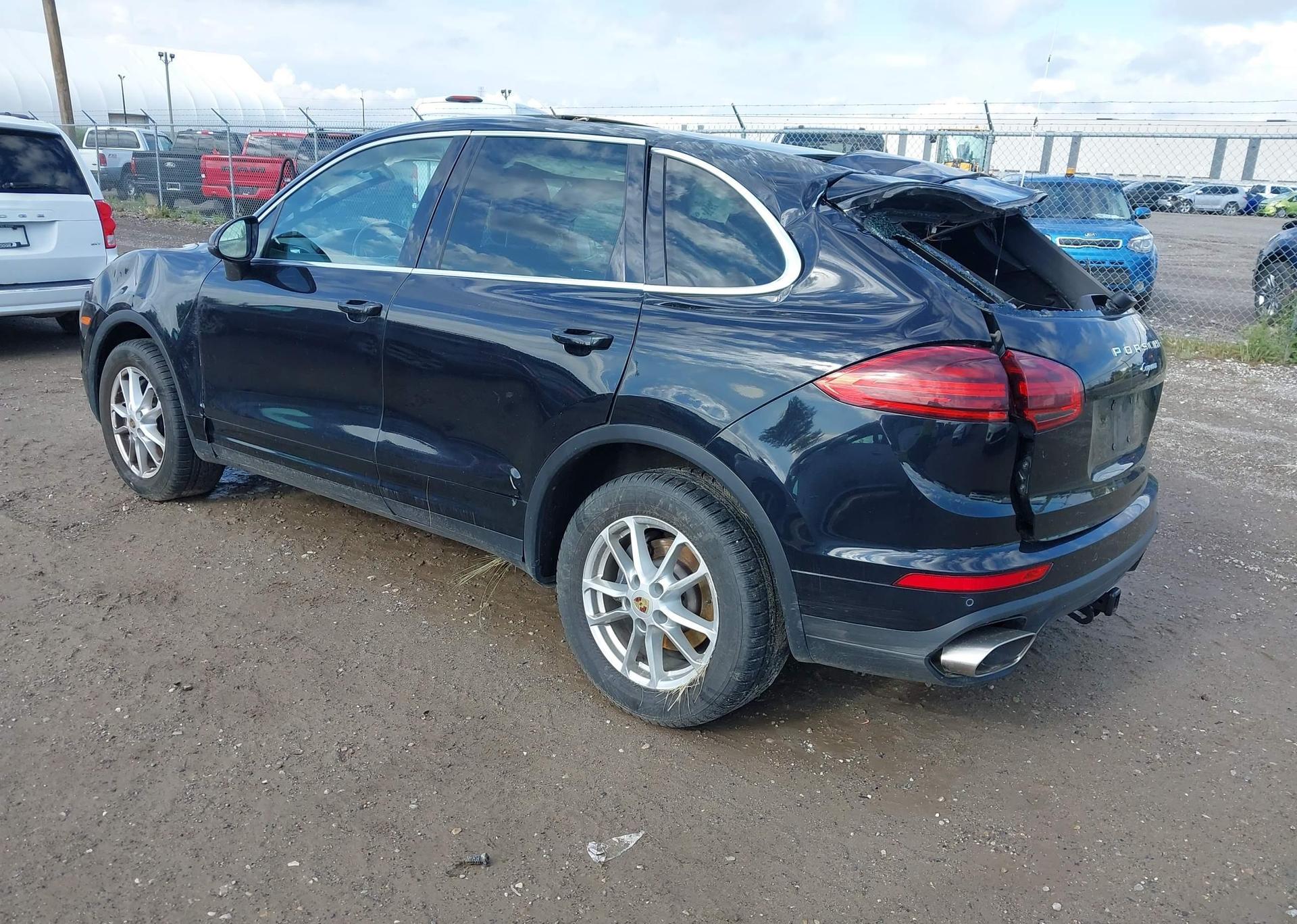 2015 PORSCHE CAYENNE