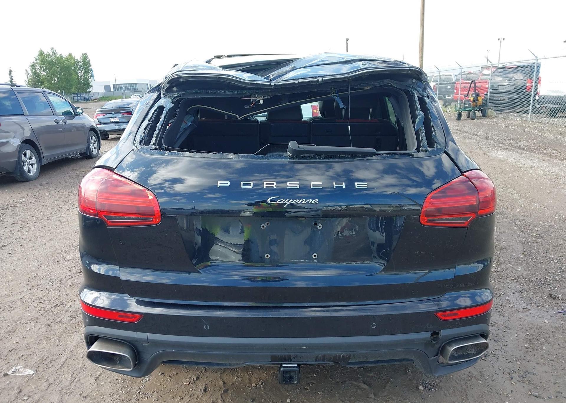 2015 PORSCHE CAYENNE
