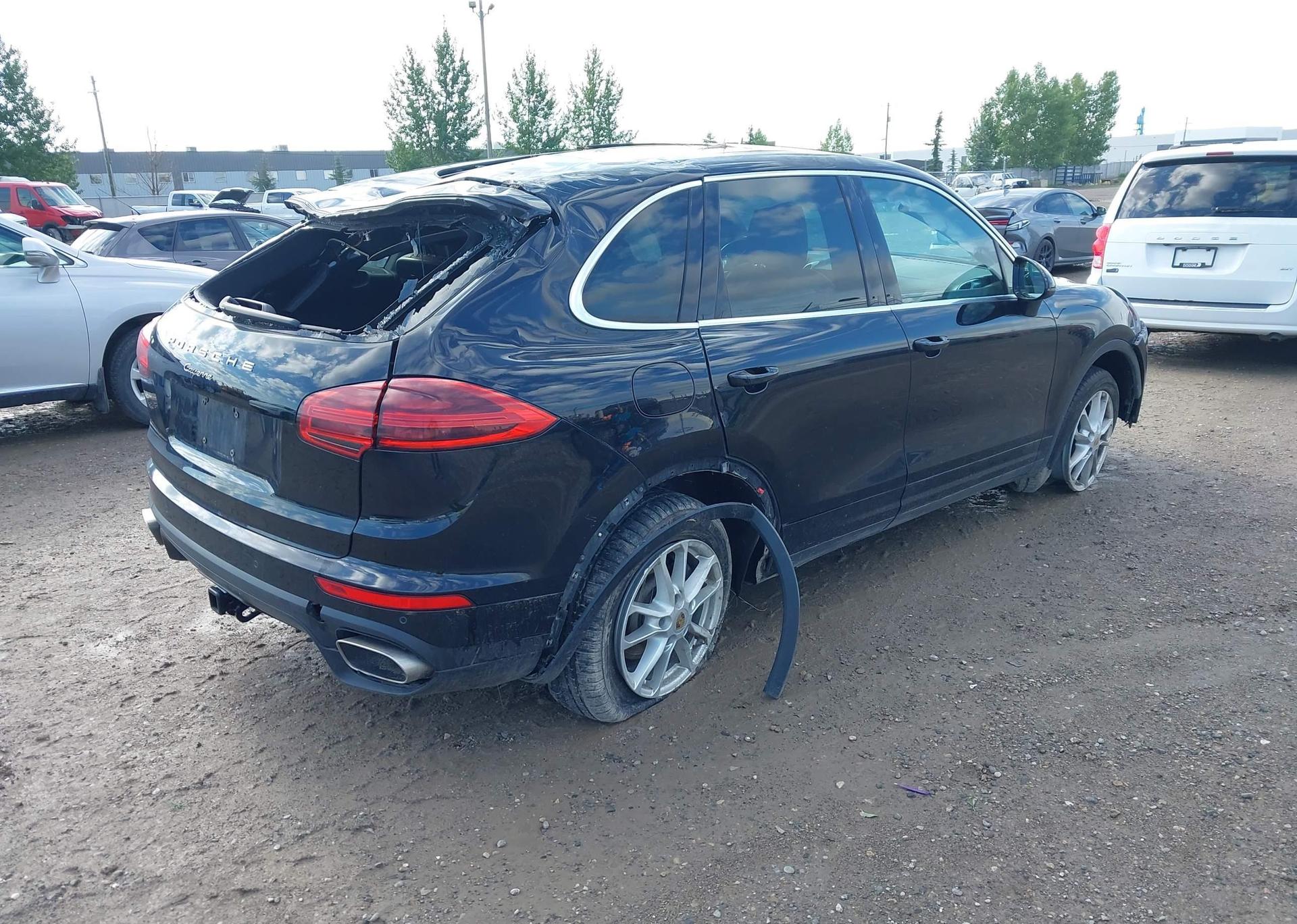2015 PORSCHE CAYENNE