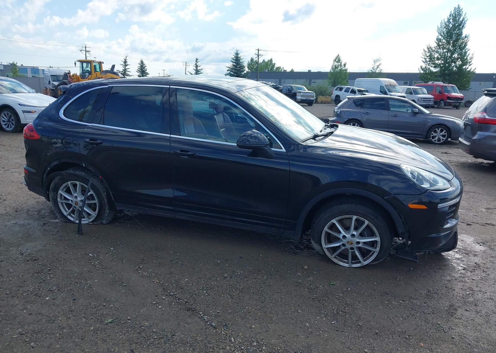 2015 PORSCHE CAYENNE