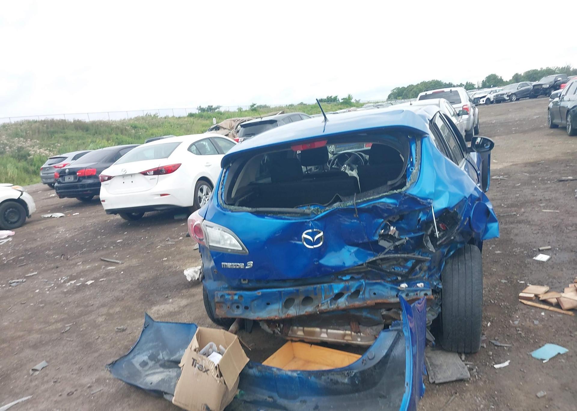 2012 MAZDA 3 I