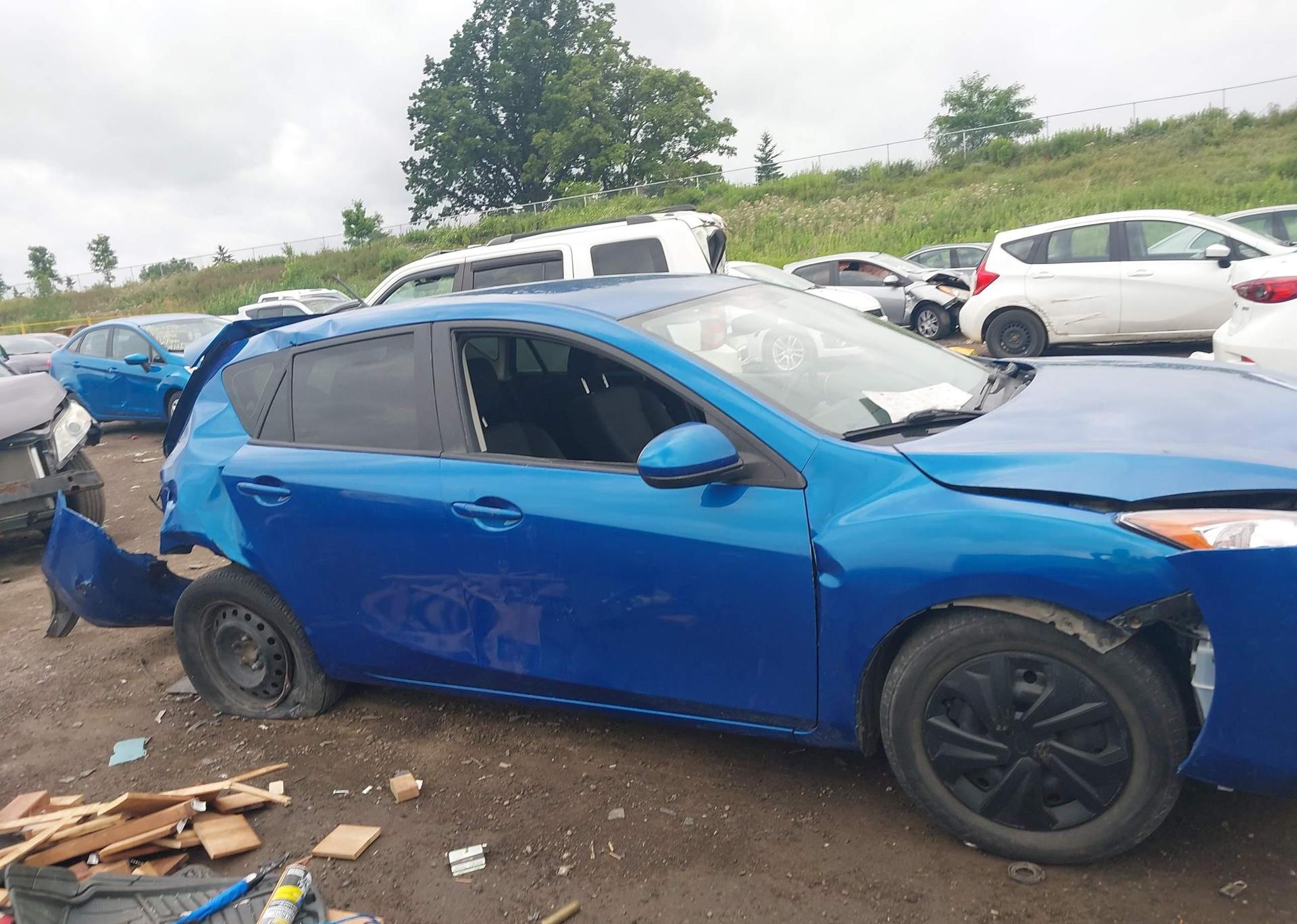 2012 MAZDA 3 I