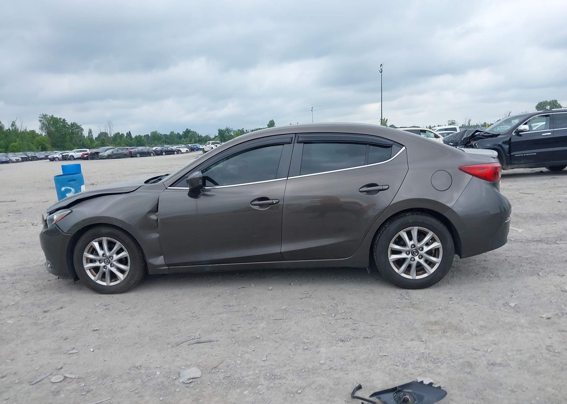 2015 MAZDA MAZDA3