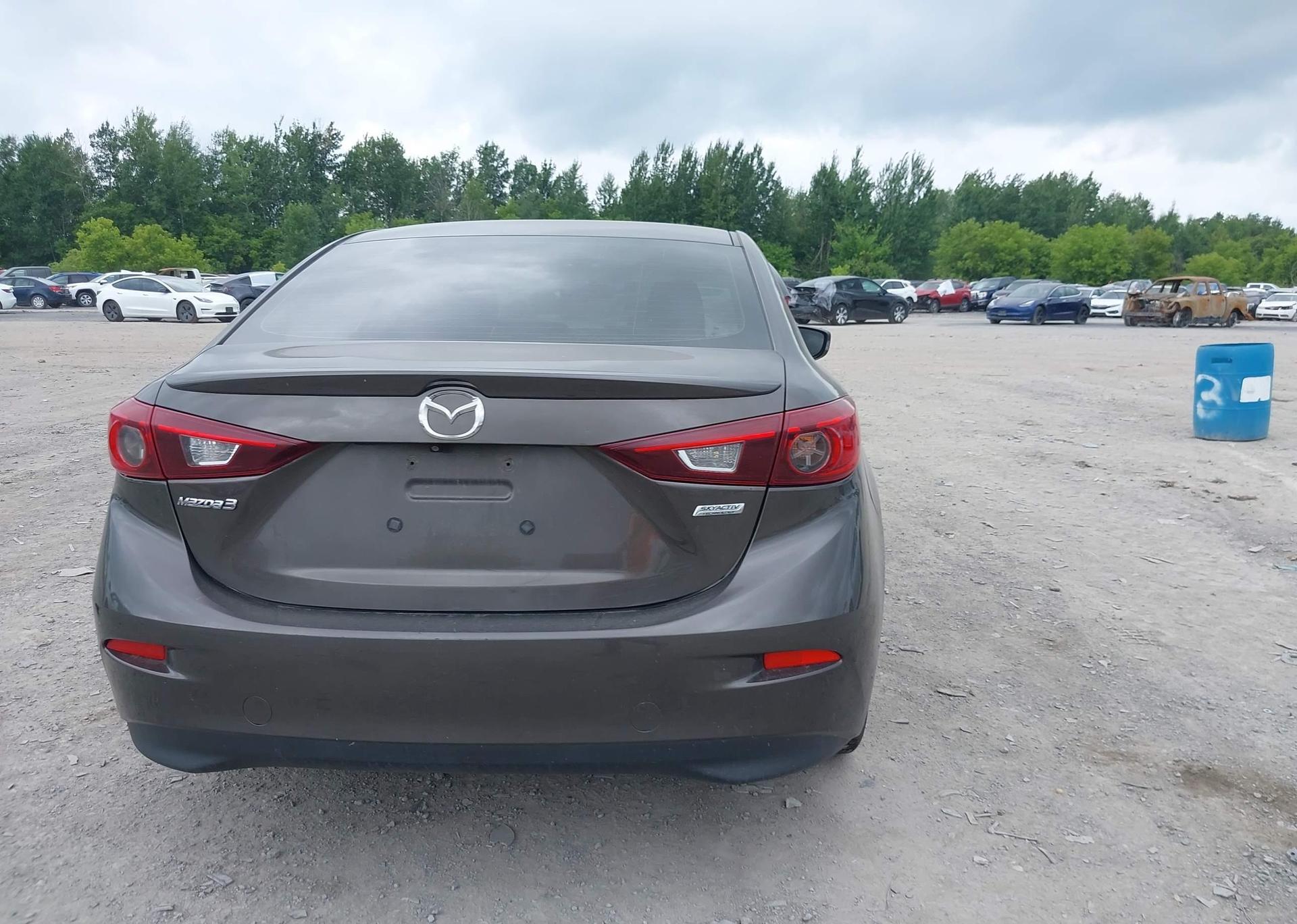 2015 MAZDA MAZDA3
