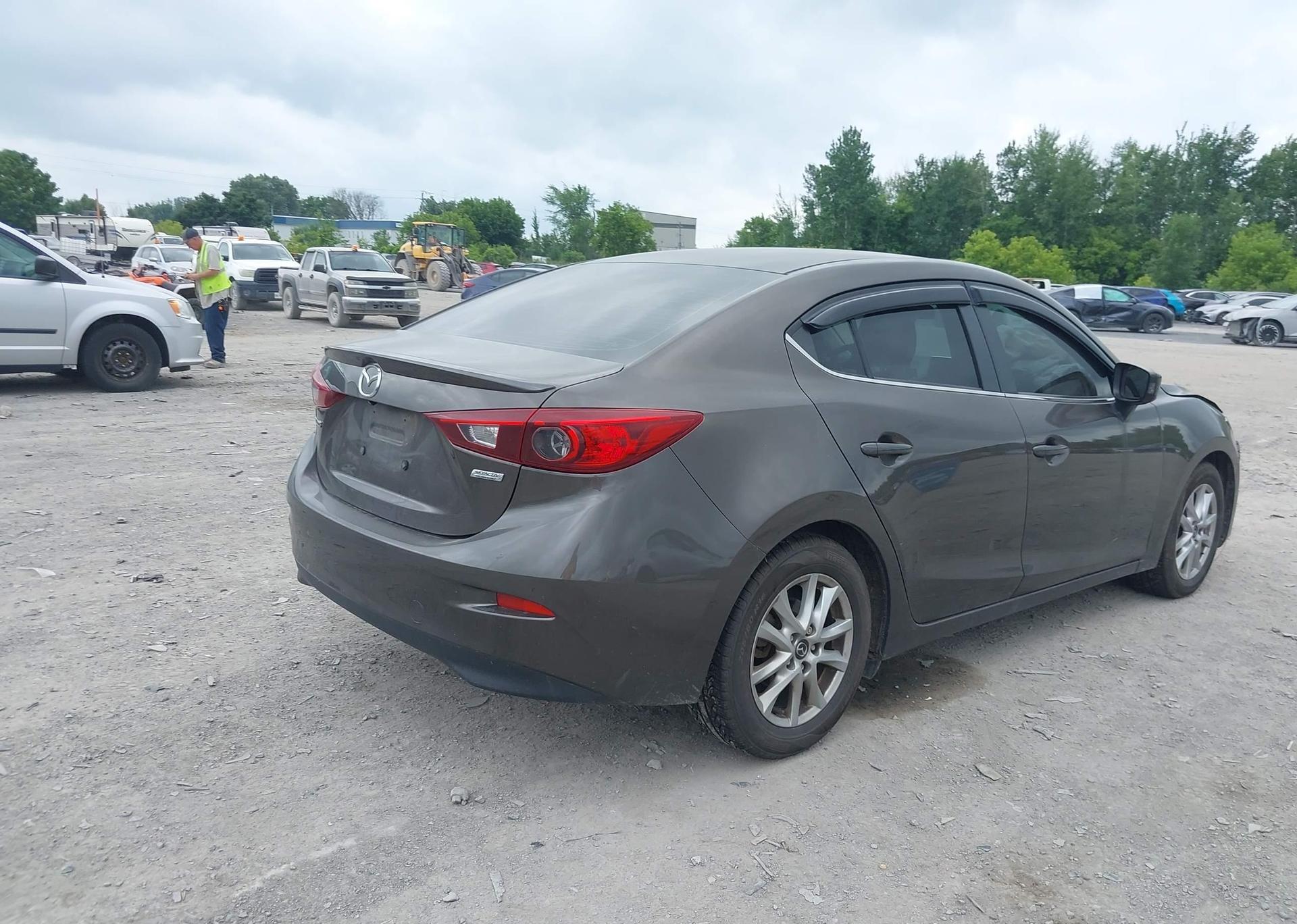 2015 MAZDA MAZDA3