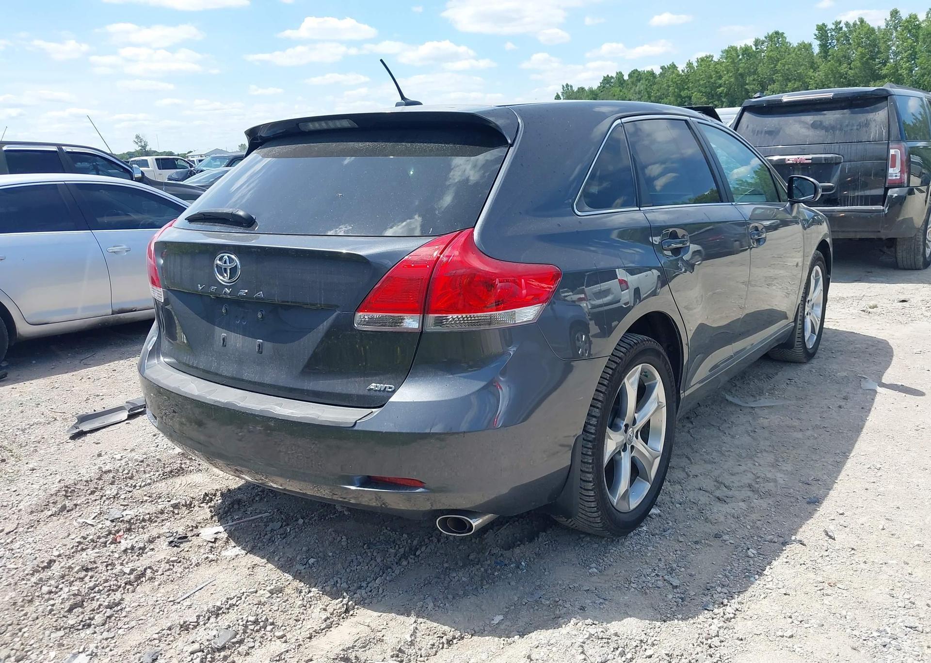 2011 TOYOTA VENZA