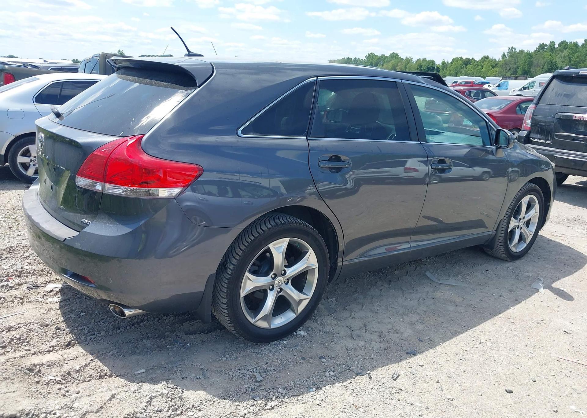 2011 TOYOTA VENZA