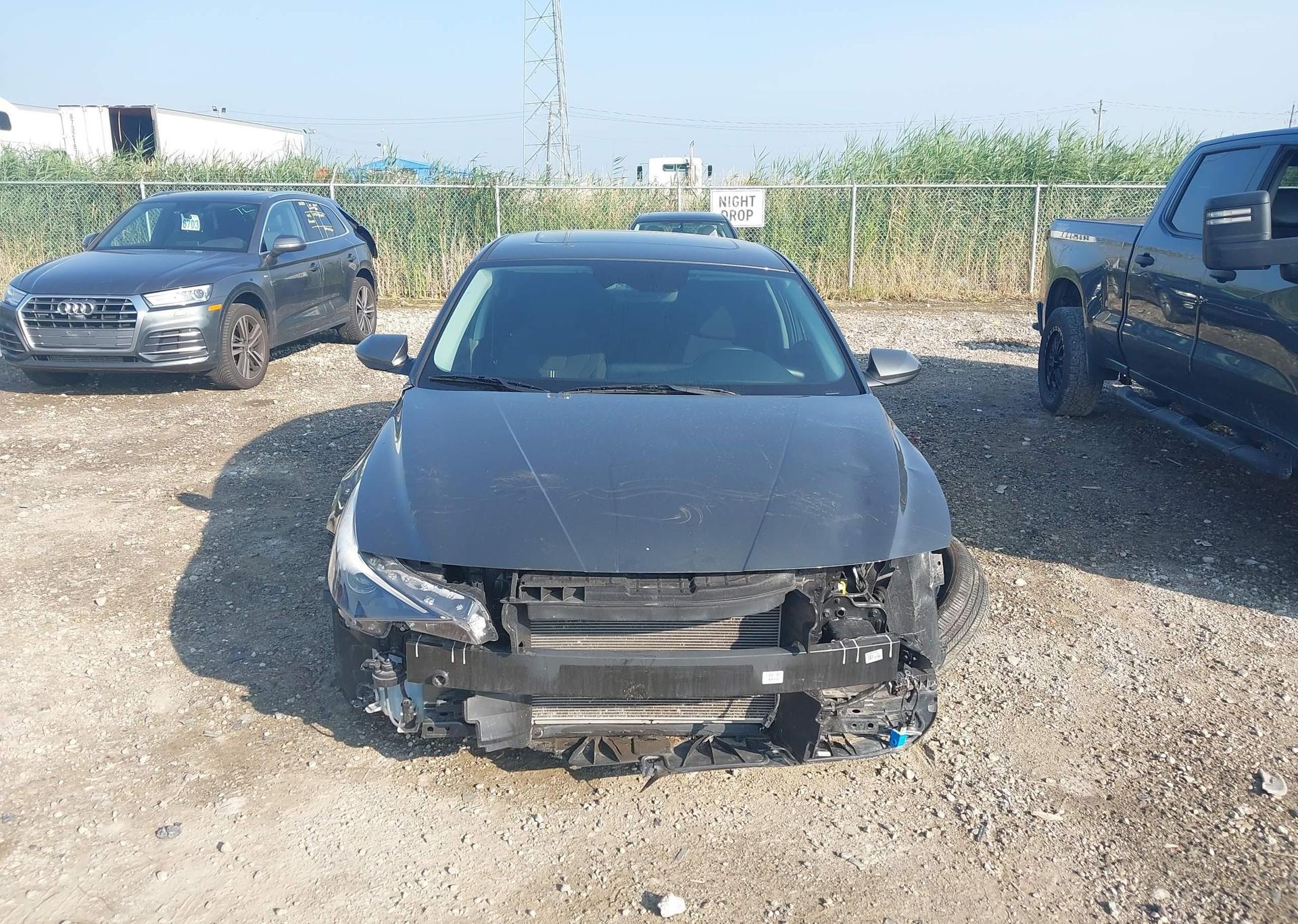2023 HYUNDAI ELANTRA PREFERRED IVT WITH TECH PACKAGE