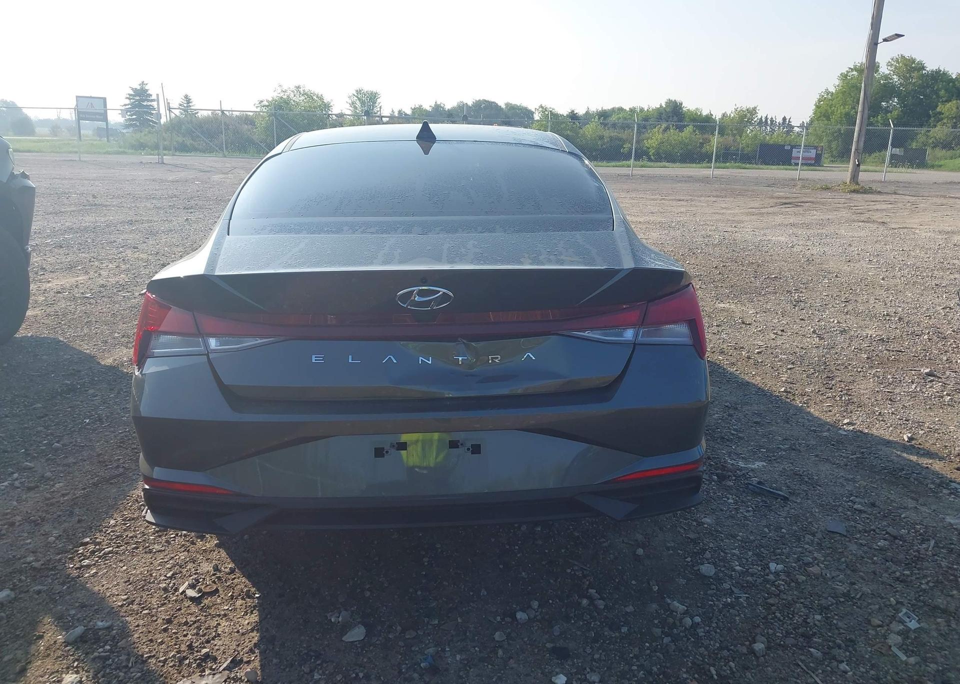 2023 HYUNDAI ELANTRA PREFERRED IVT WITH TECH PACKAGE