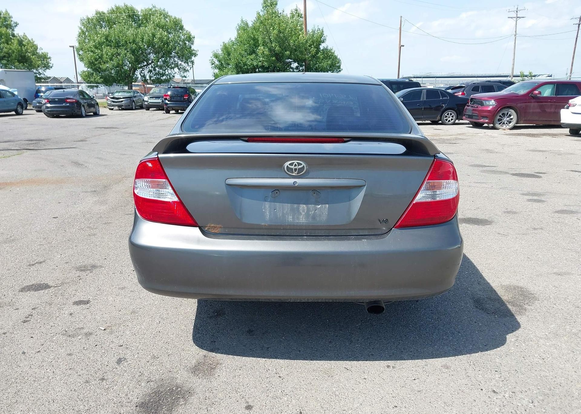 2002 TOYOTA CAMRY LE V6