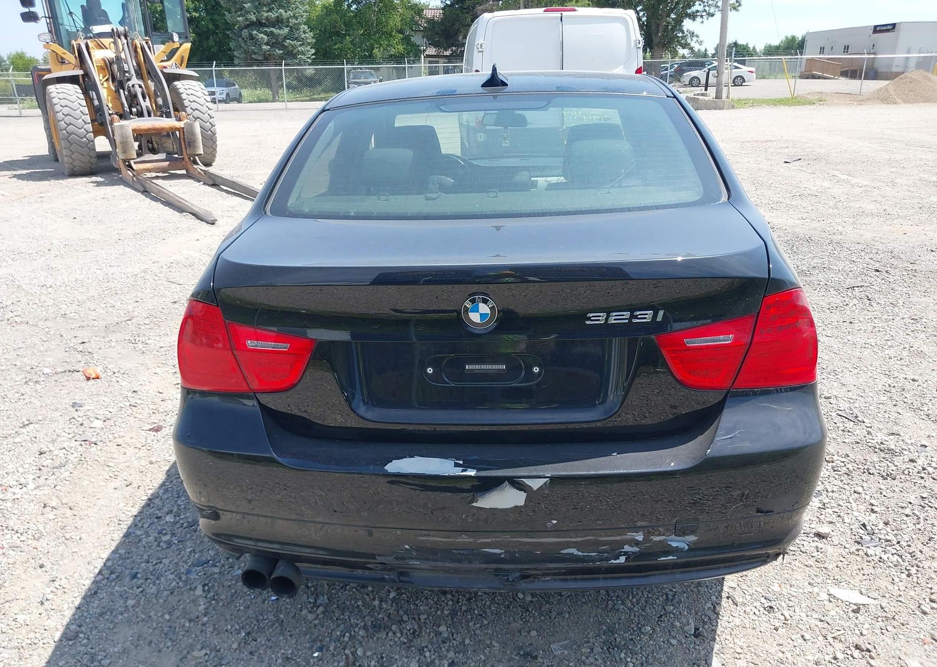 2010 BMW 323I