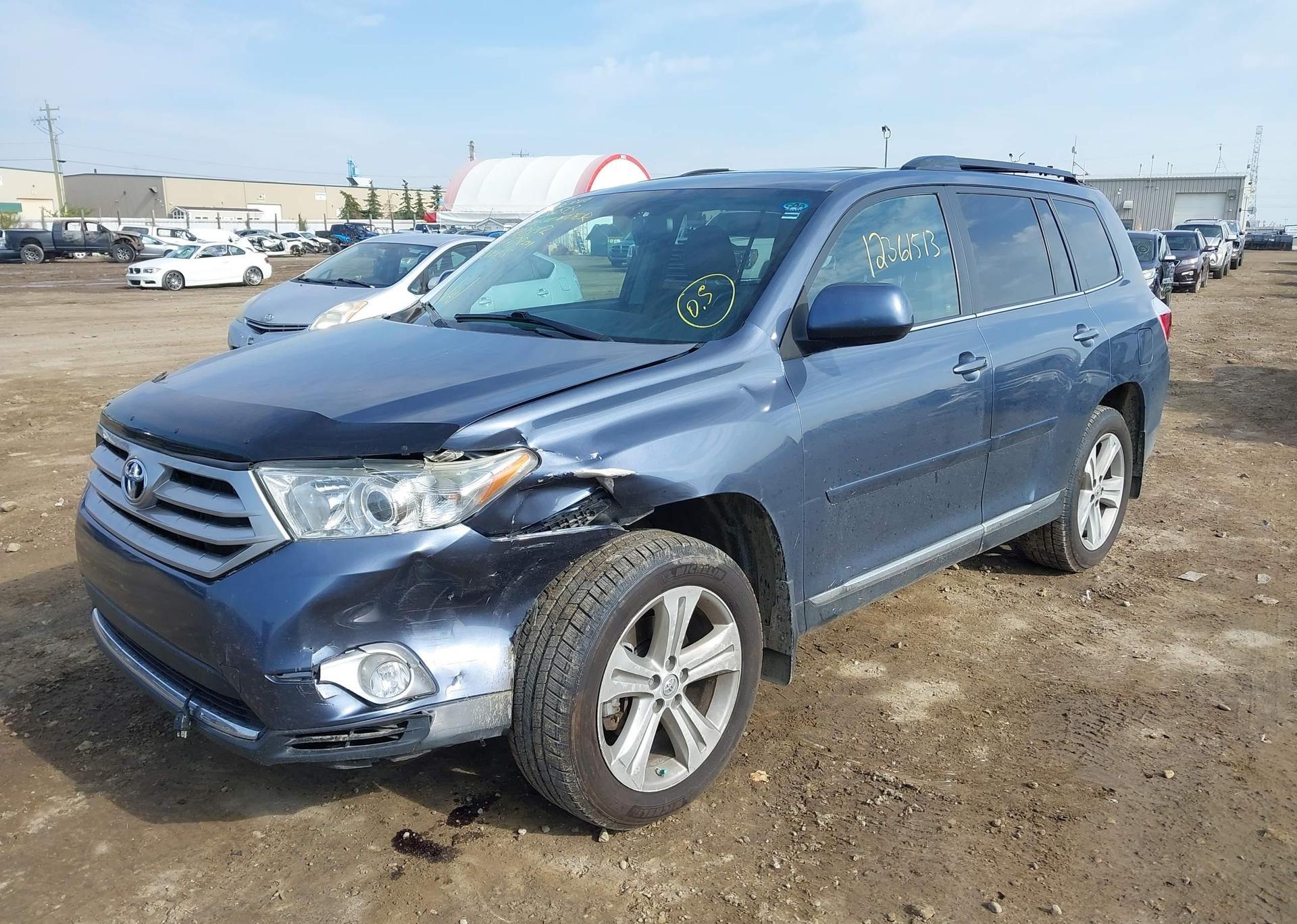 2012 TOYOTA HIGHLANDER SE
