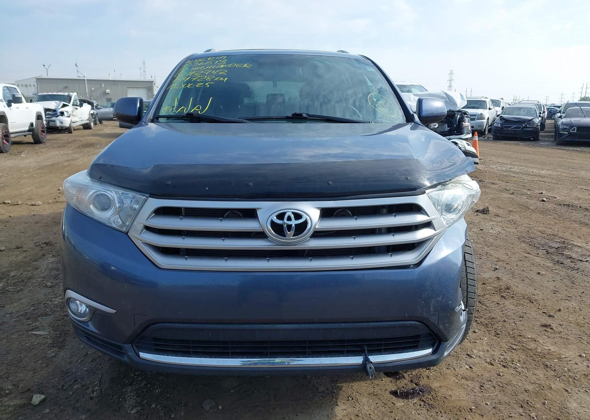 2012 TOYOTA HIGHLANDER SE