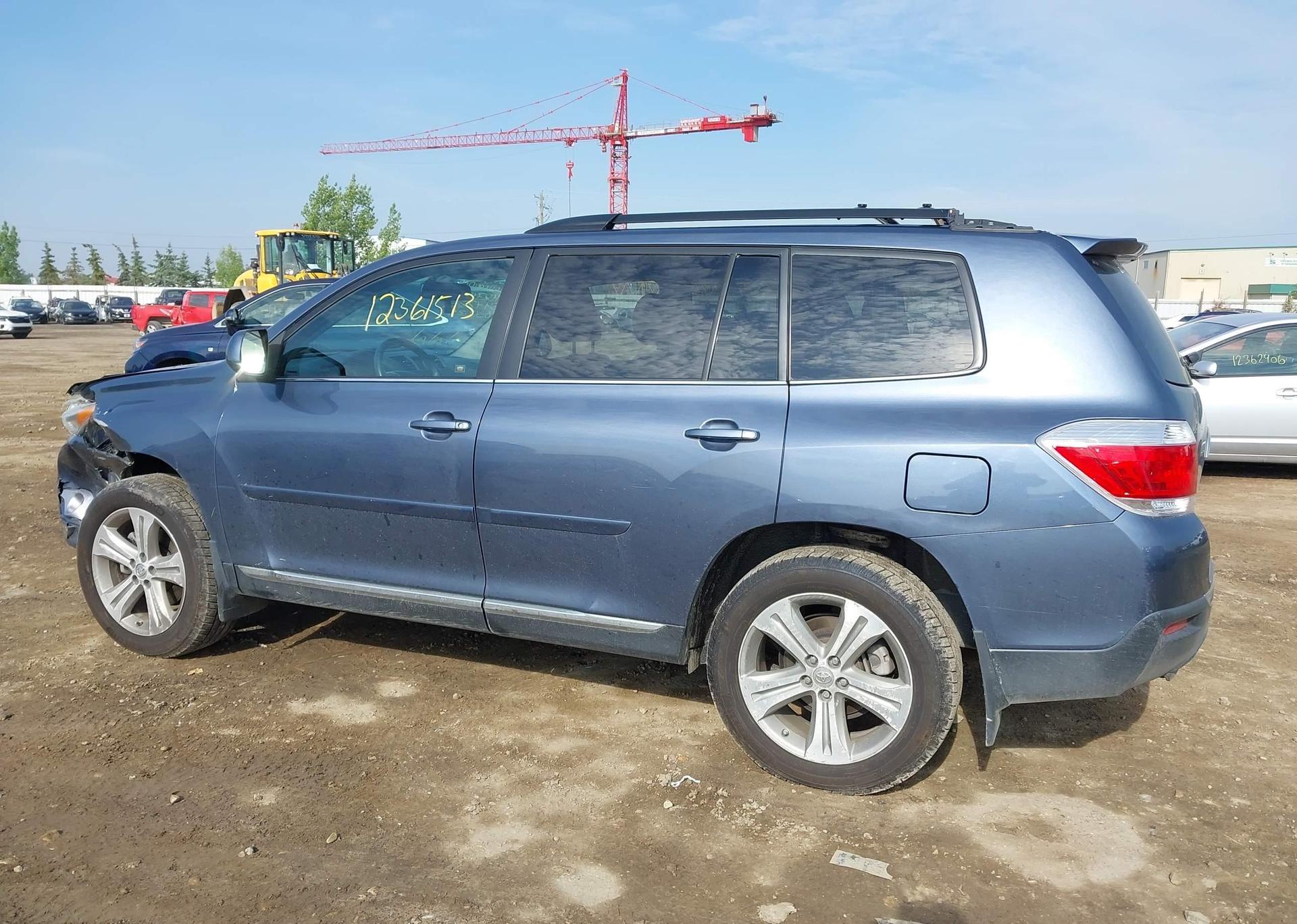 2012 TOYOTA HIGHLANDER SE