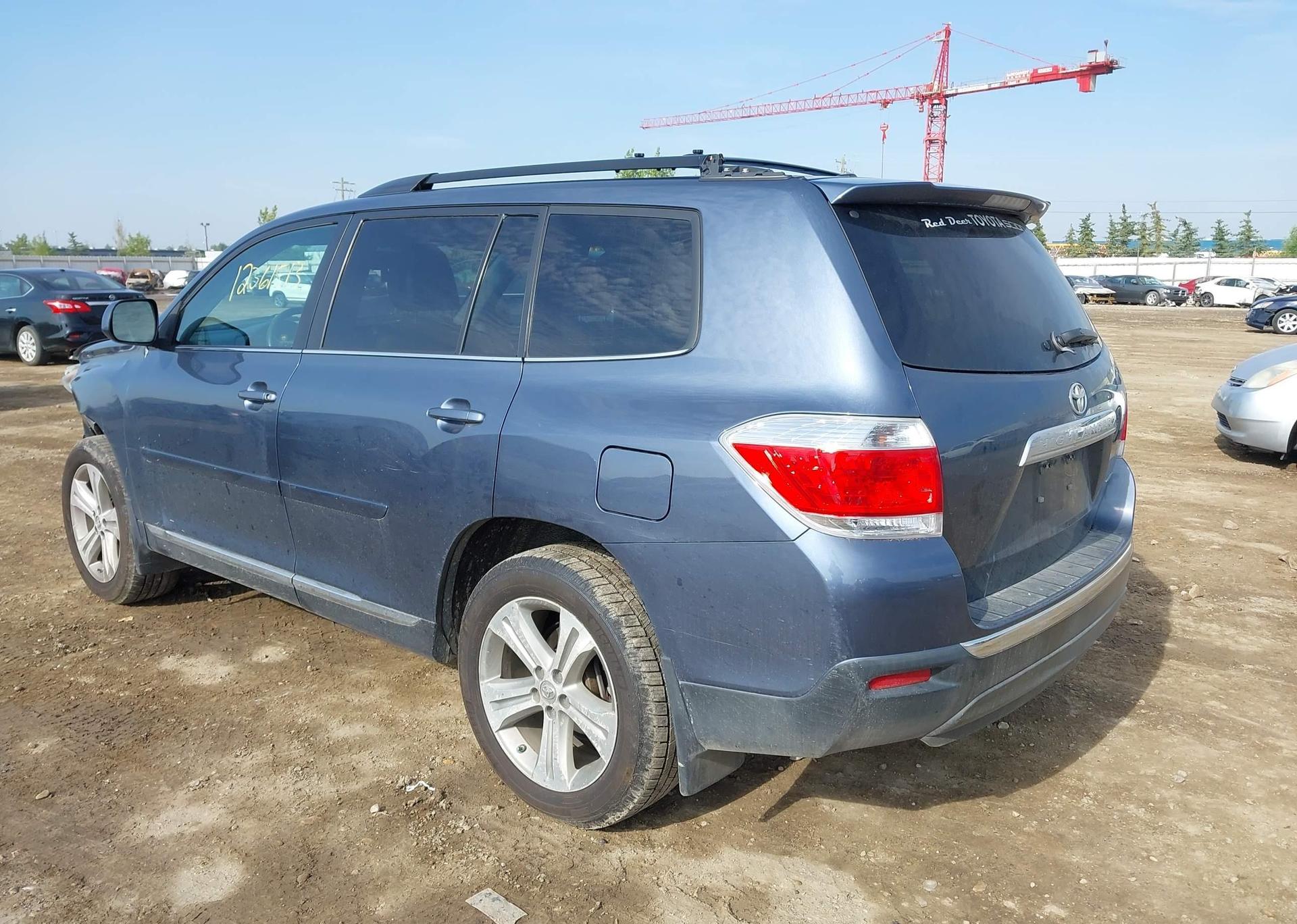 2012 TOYOTA HIGHLANDER SE
