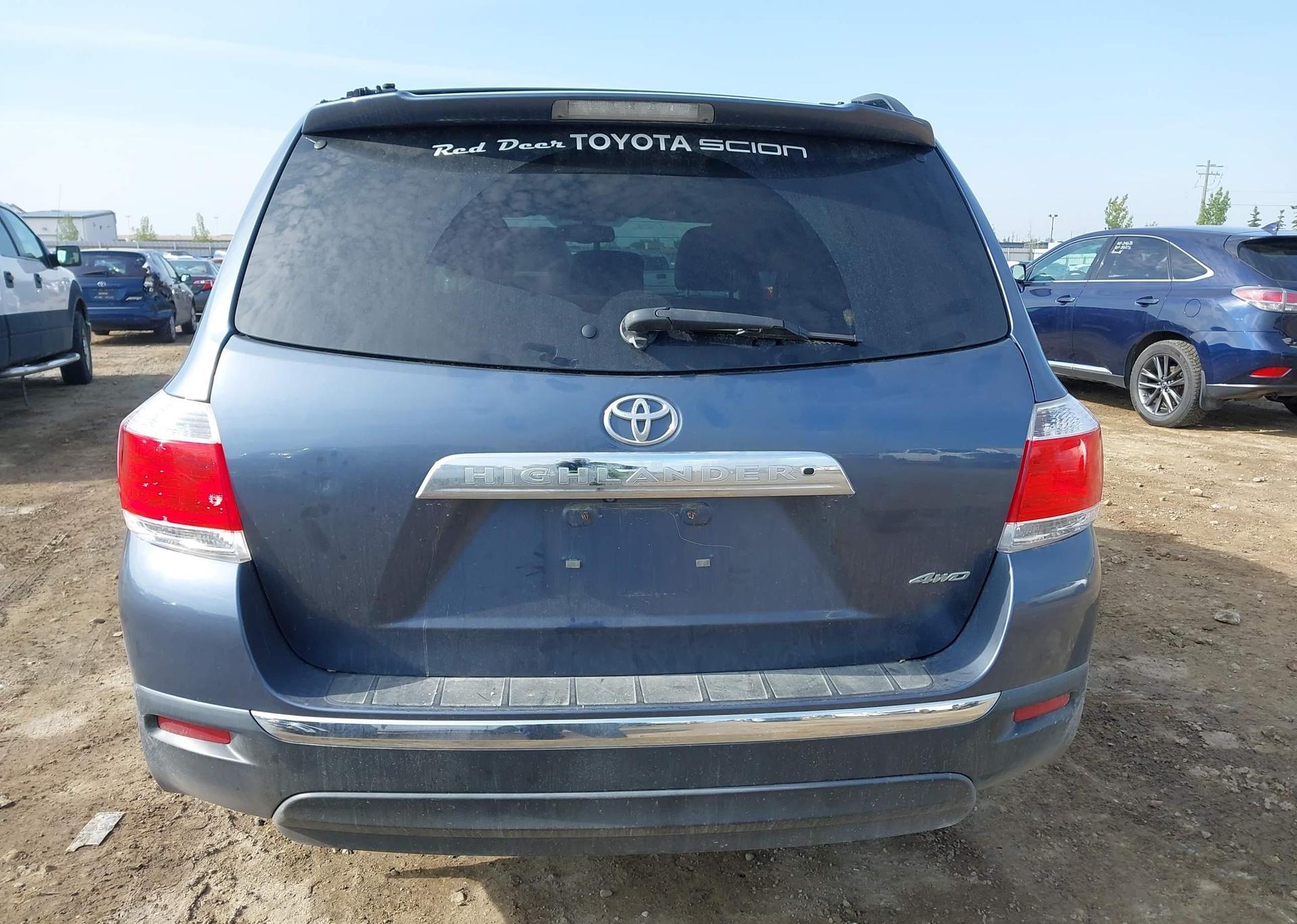 2012 TOYOTA HIGHLANDER SE