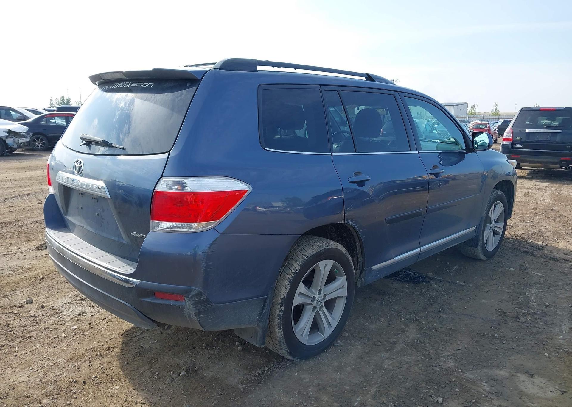 2012 TOYOTA HIGHLANDER SE