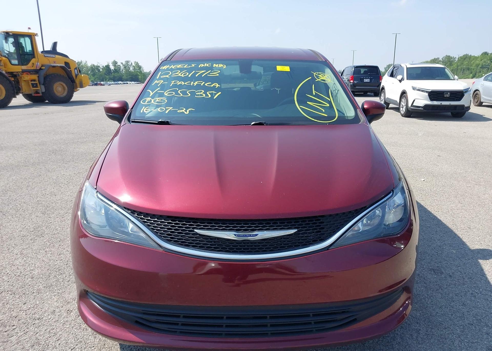 2019 CHRYSLER PACIFICA LX