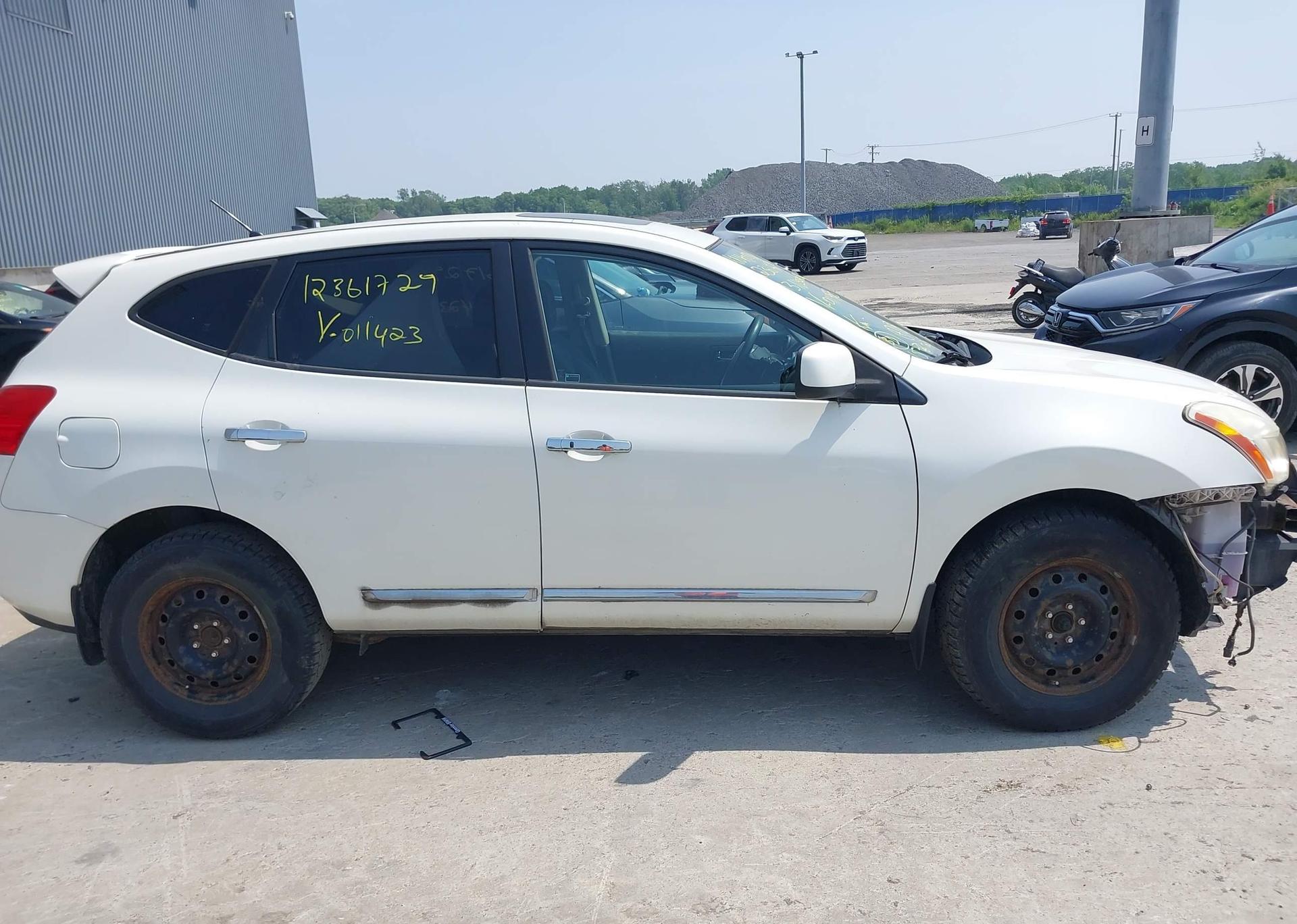 2013 NISSAN ROGUE S