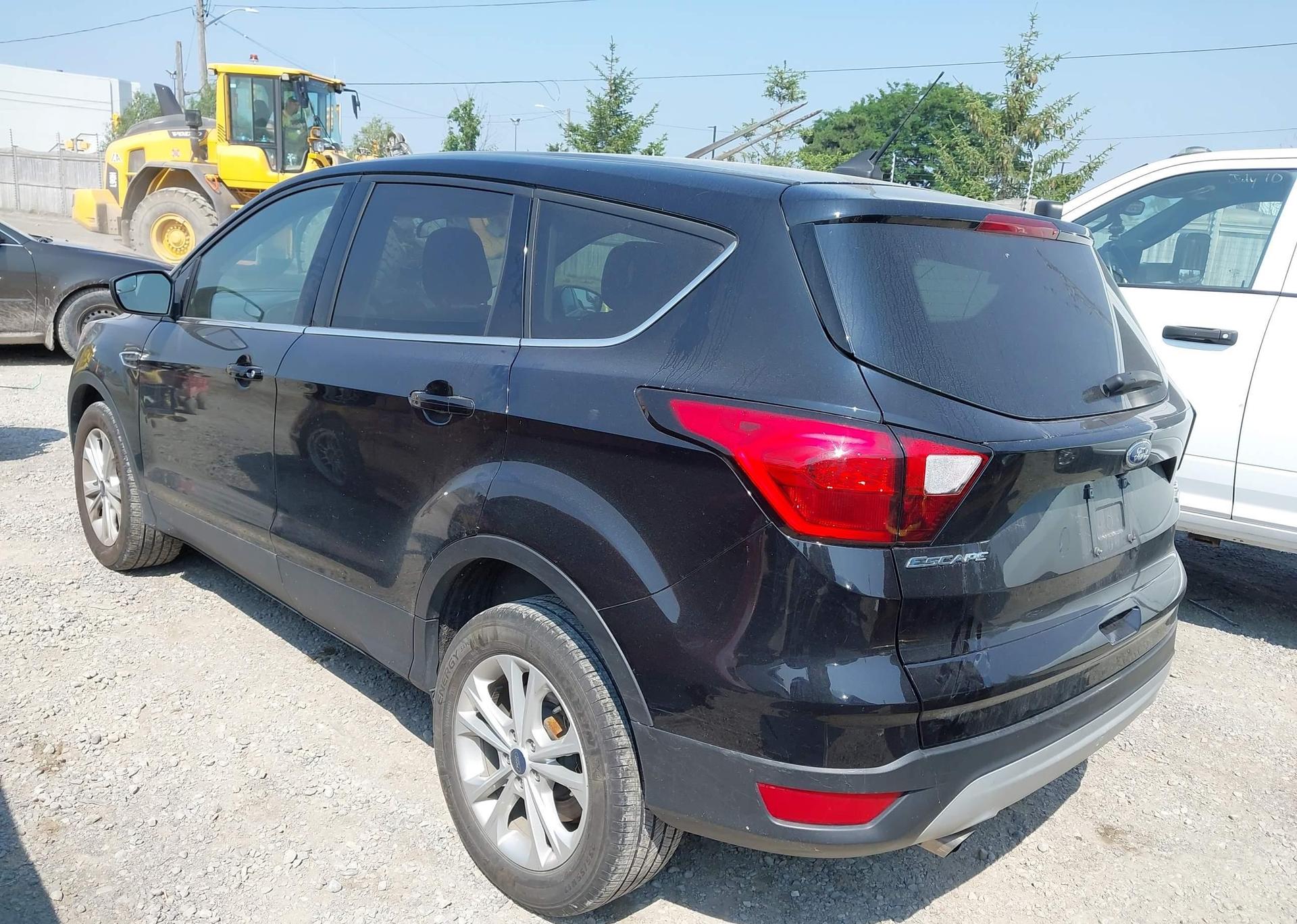 2019 FORD ESCAPE SE