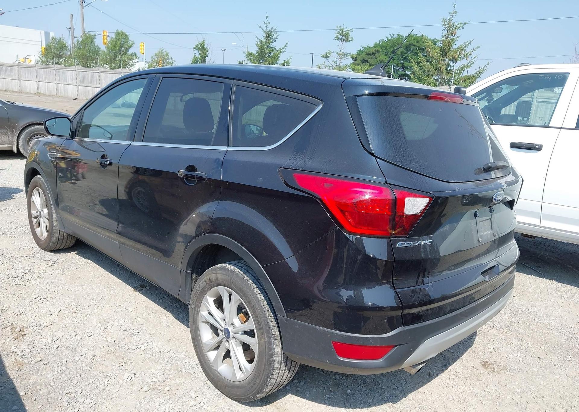 2019 FORD ESCAPE SE