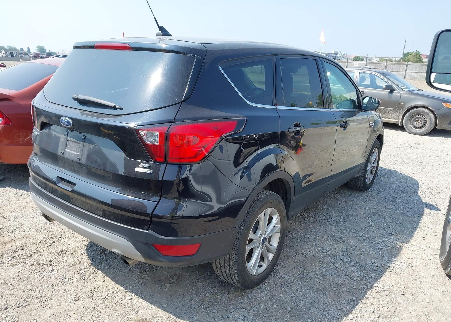 2019 FORD ESCAPE SE