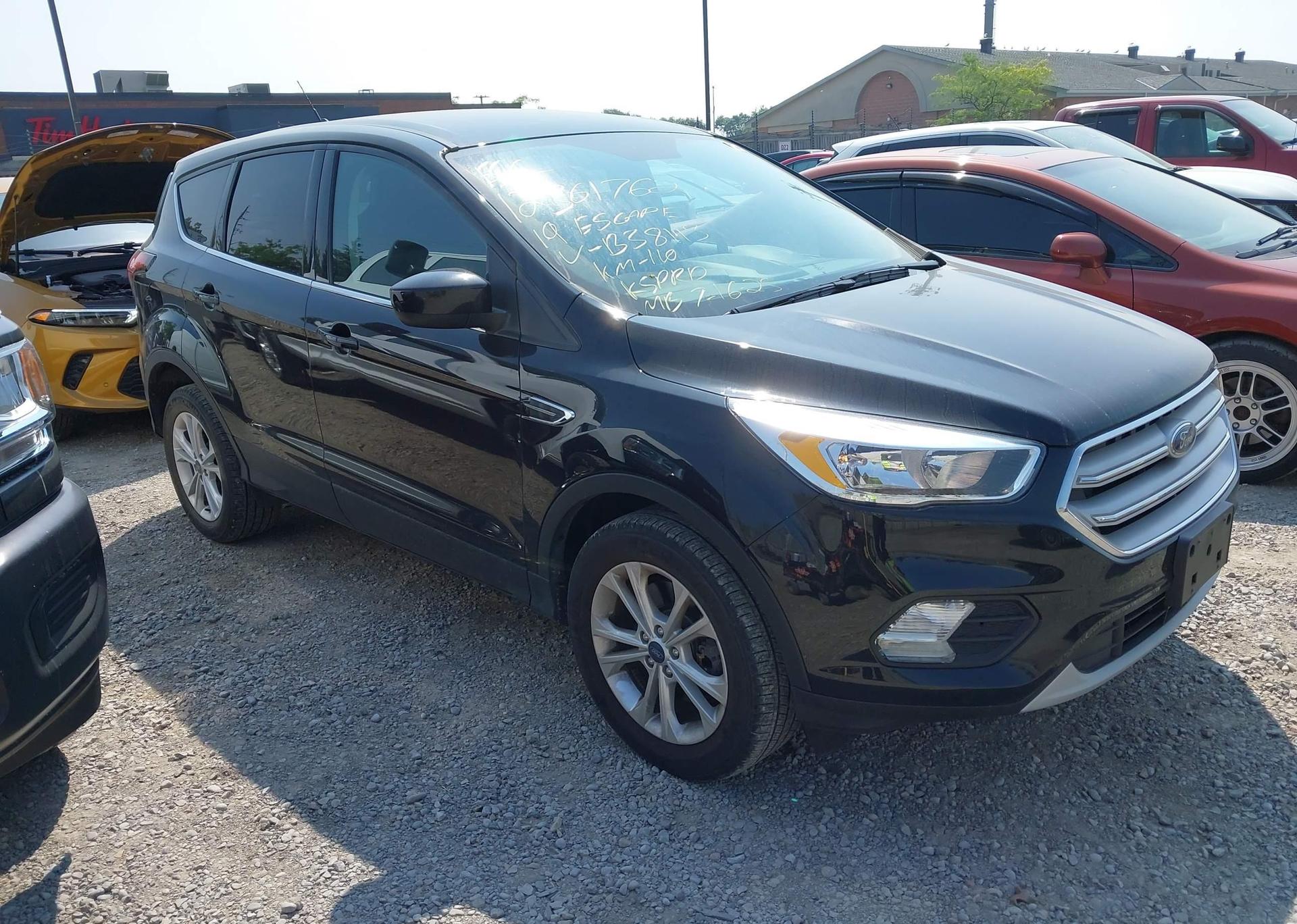 2019 FORD ESCAPE SE