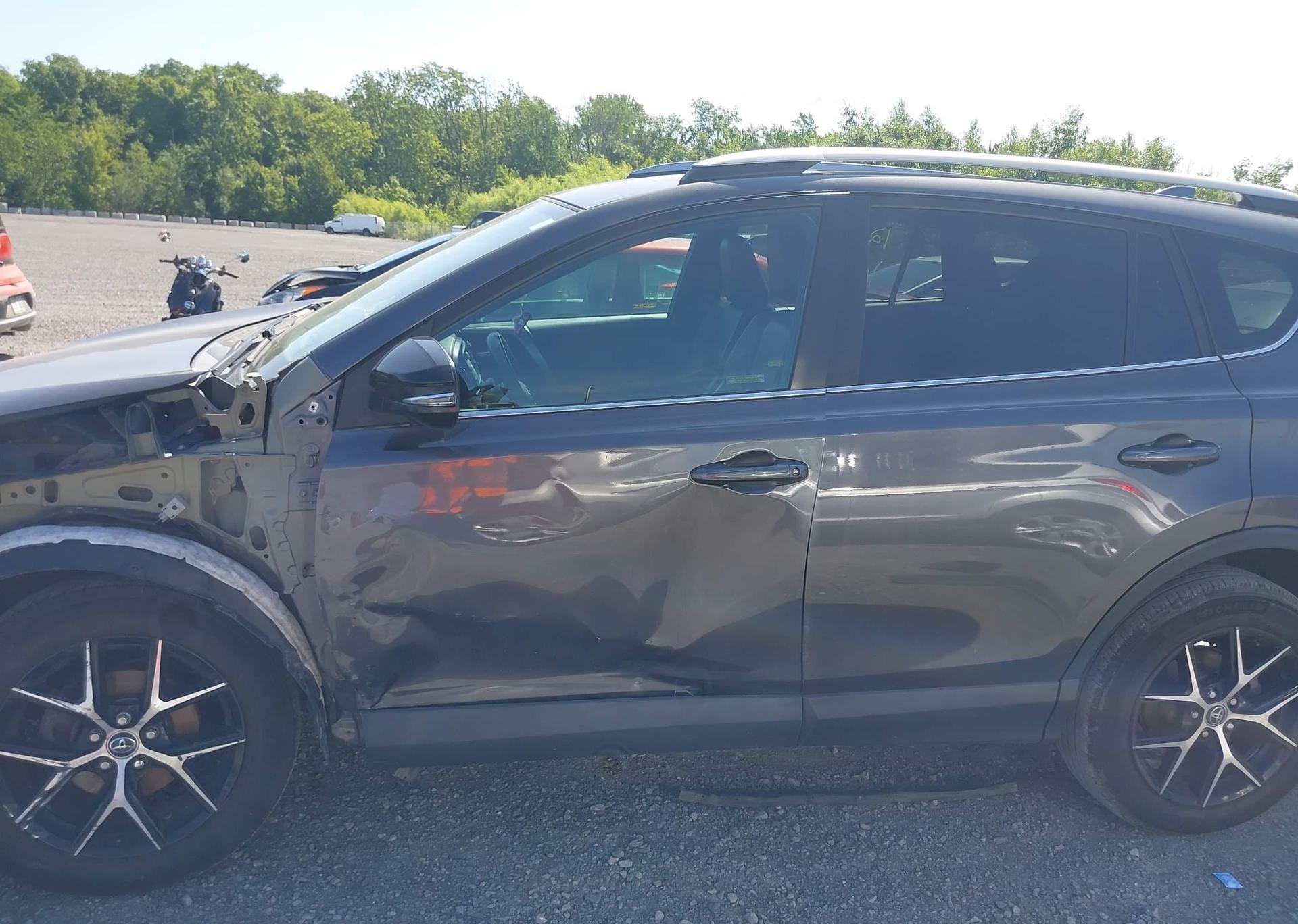 2018 TOYOTA RAV4 SE