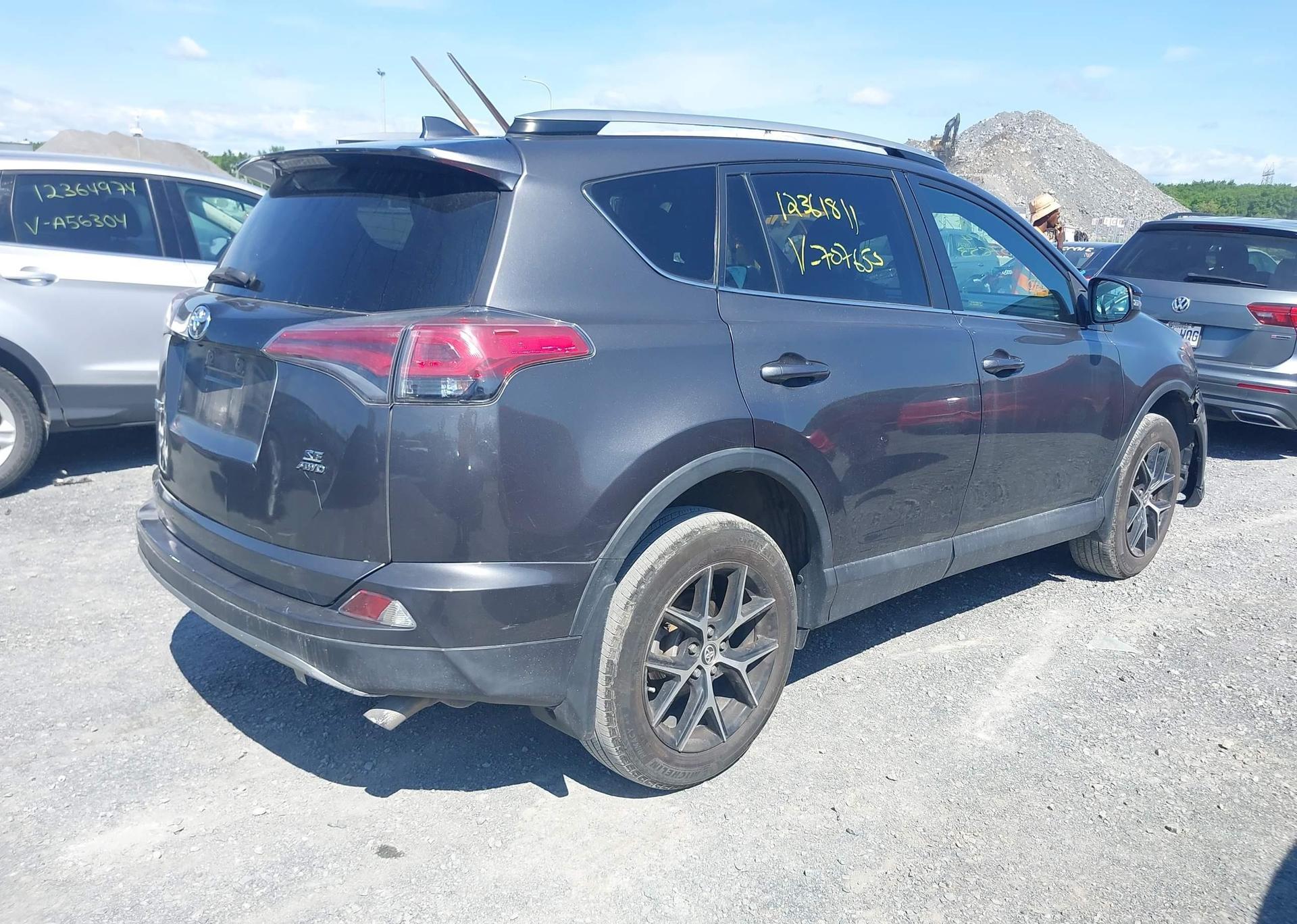 2018 TOYOTA RAV4 SE