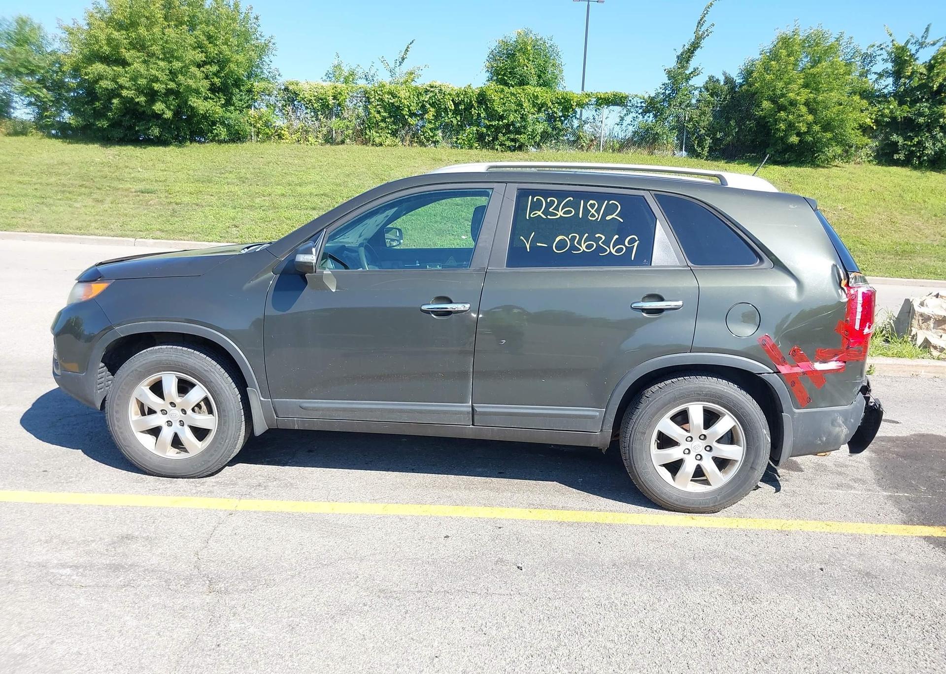 2011 KIA SORENTO LX