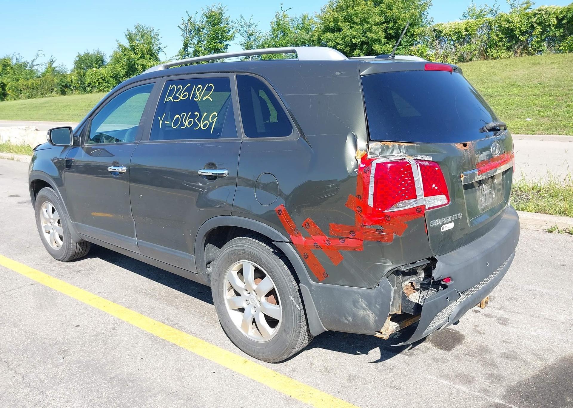 2011 KIA SORENTO LX