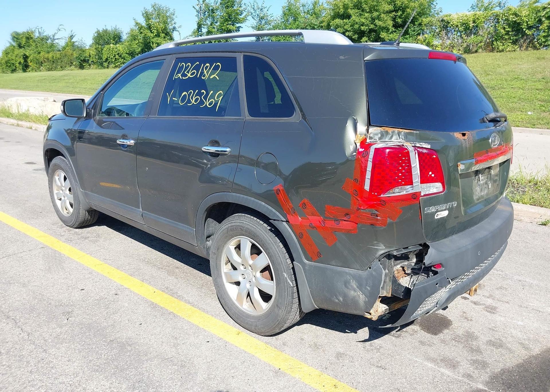 2011 KIA SORENTO LX