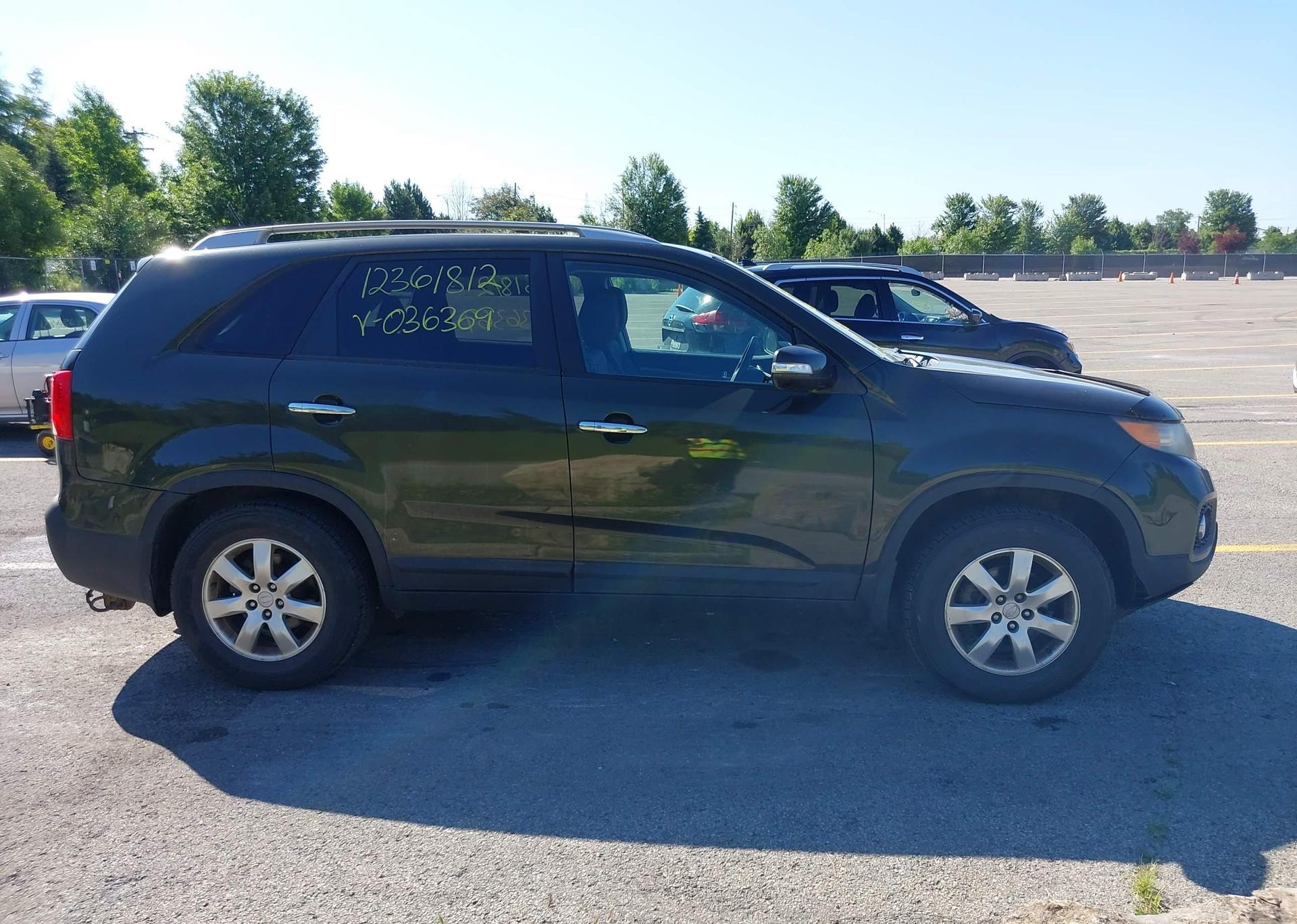 2011 KIA SORENTO LX