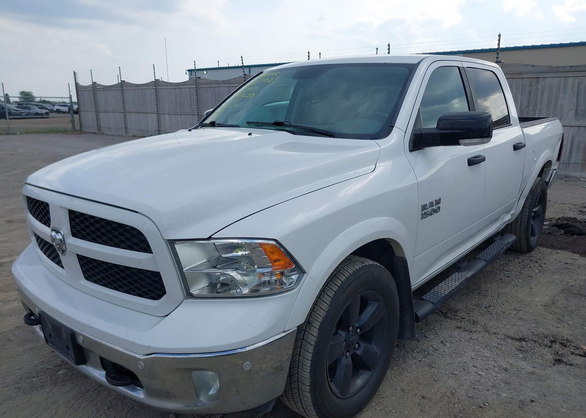 2016 RAM 1500 SLT