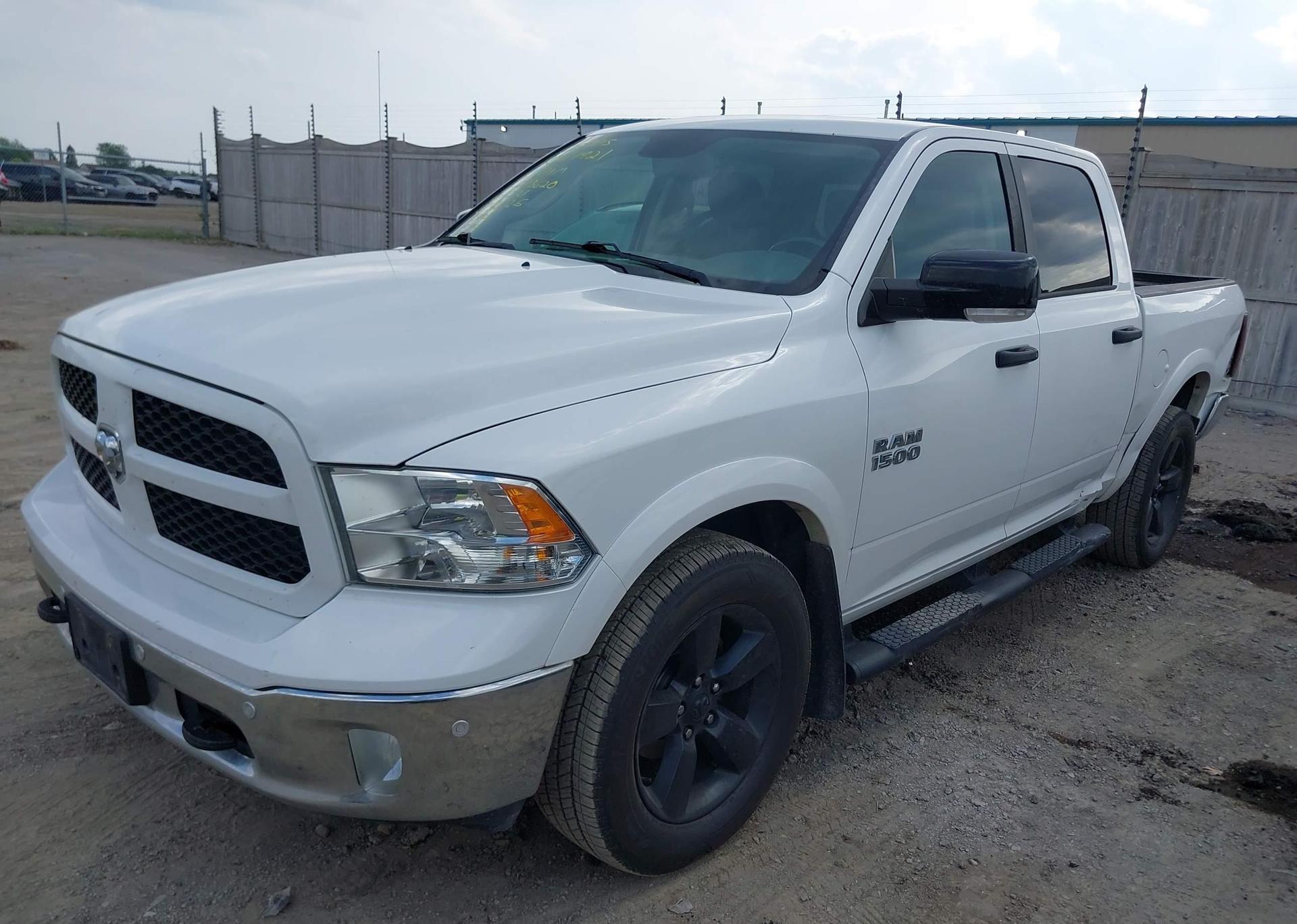 2016 RAM 1500 SLT