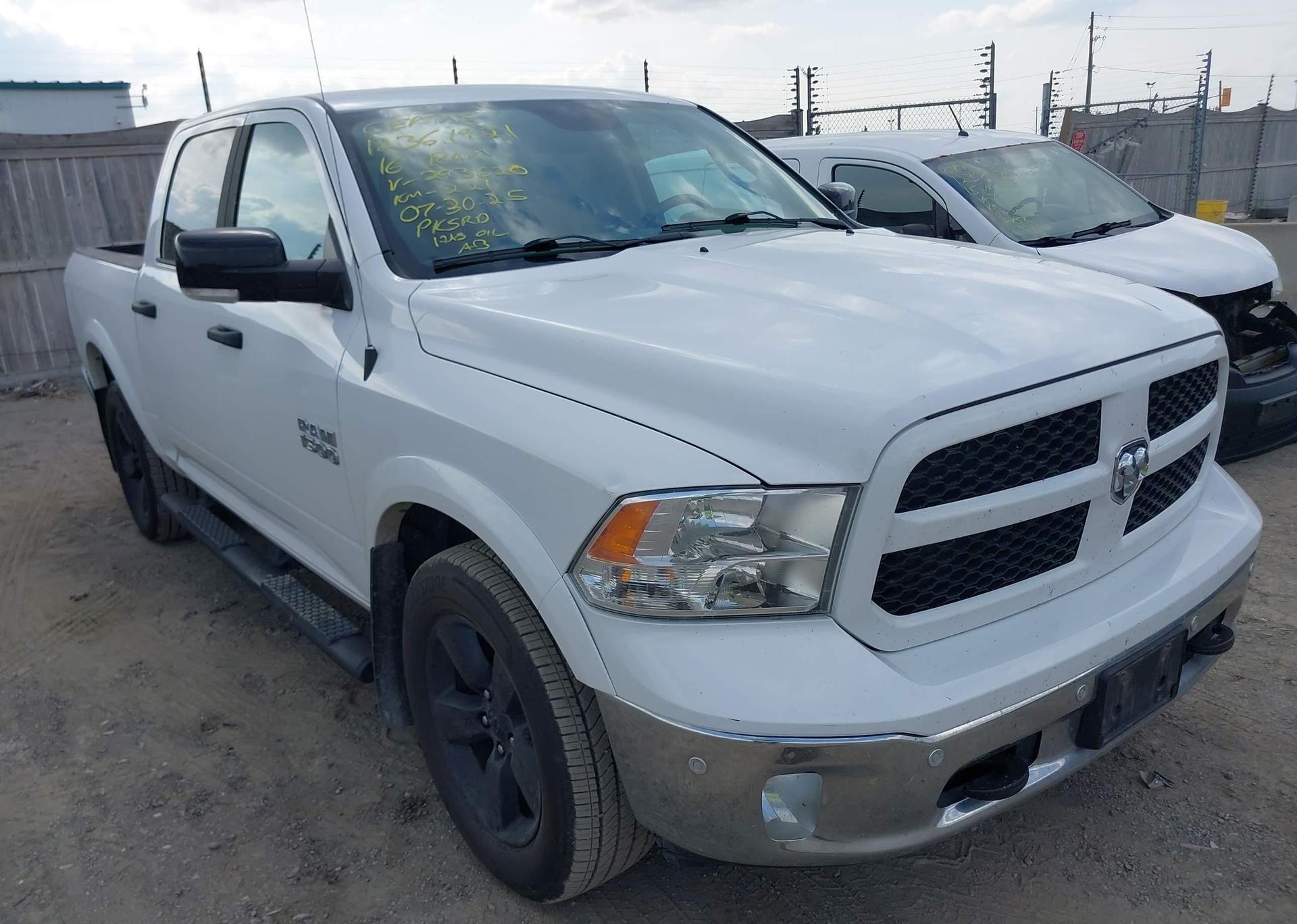 2016 RAM 1500 SLT