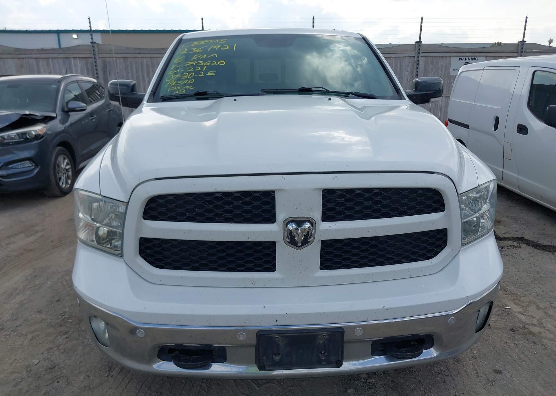 2016 RAM 1500 SLT