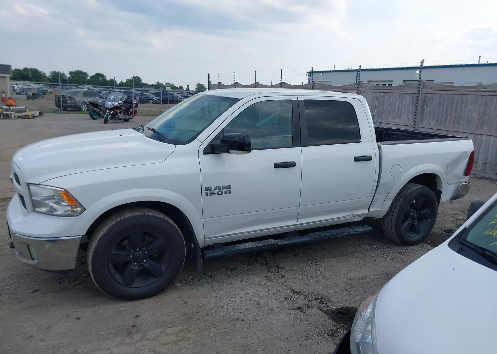 2016 RAM 1500 SLT