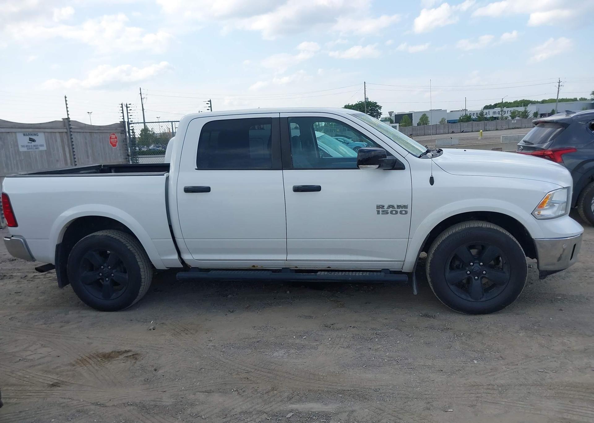 2016 RAM 1500 SLT