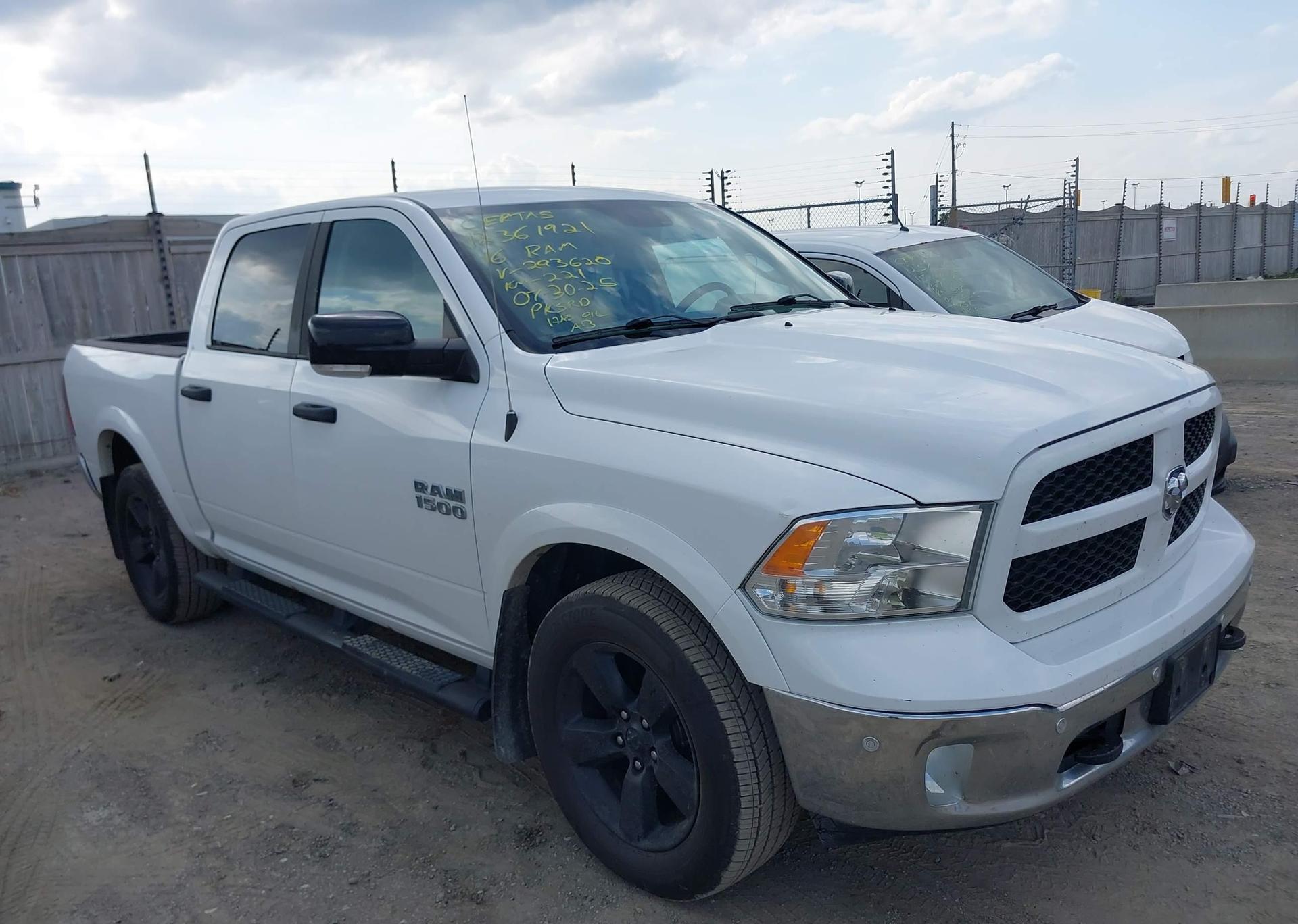 2016 RAM 1500 SLT