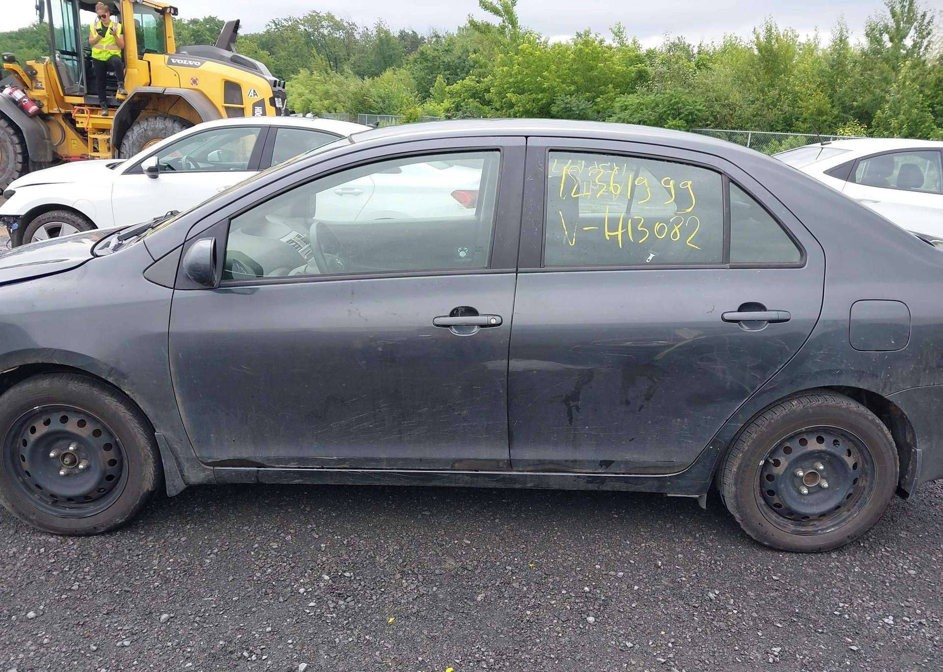 2011 TOYOTA YARIS