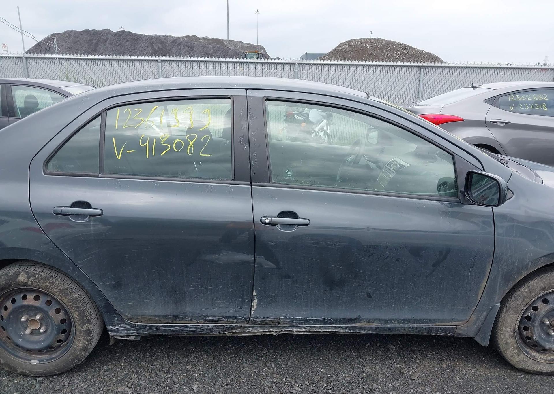 2011 TOYOTA YARIS