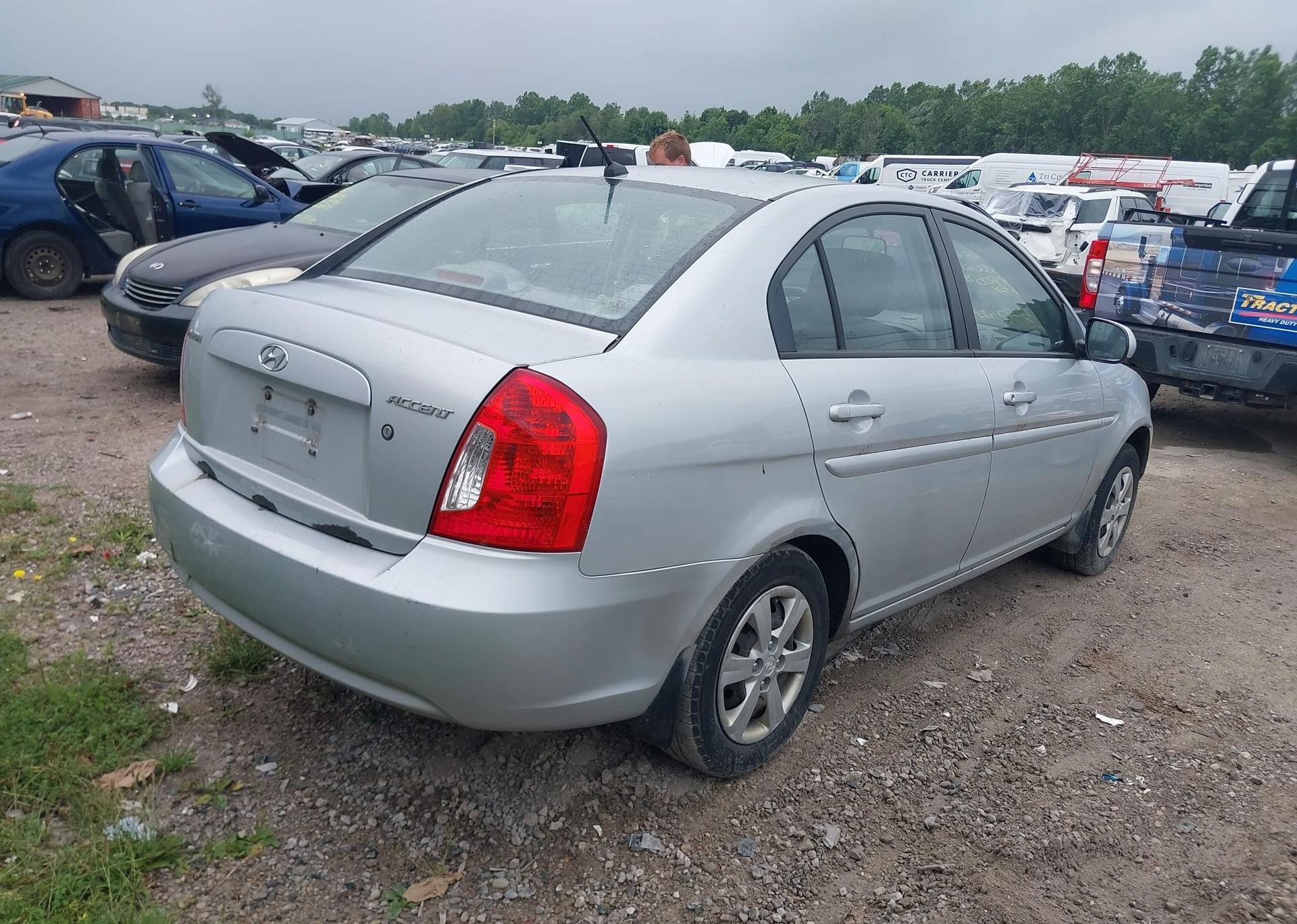 2010 HYUNDAI ACCENT GLS