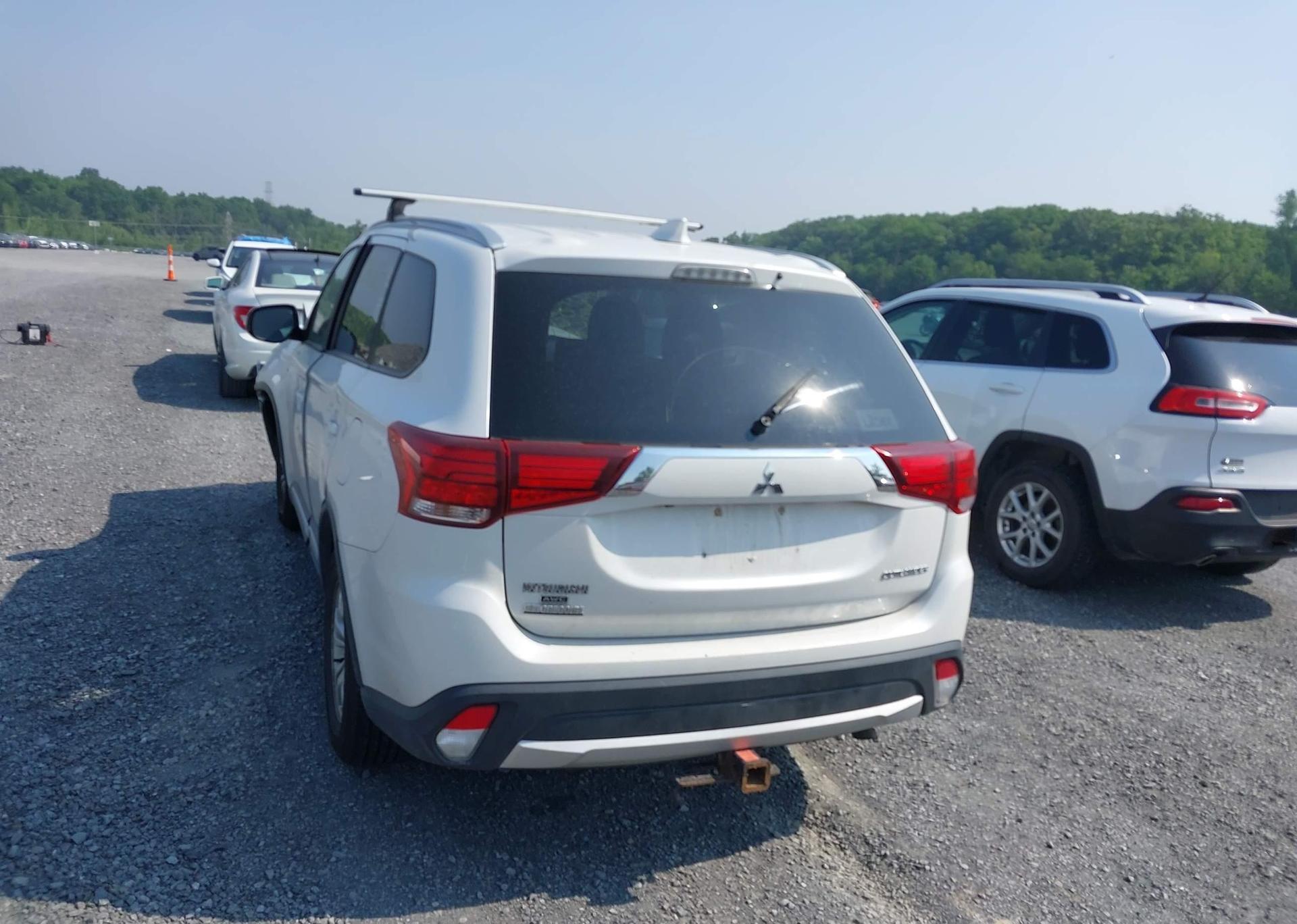 2018 MITSUBISHI OUTLANDER SE