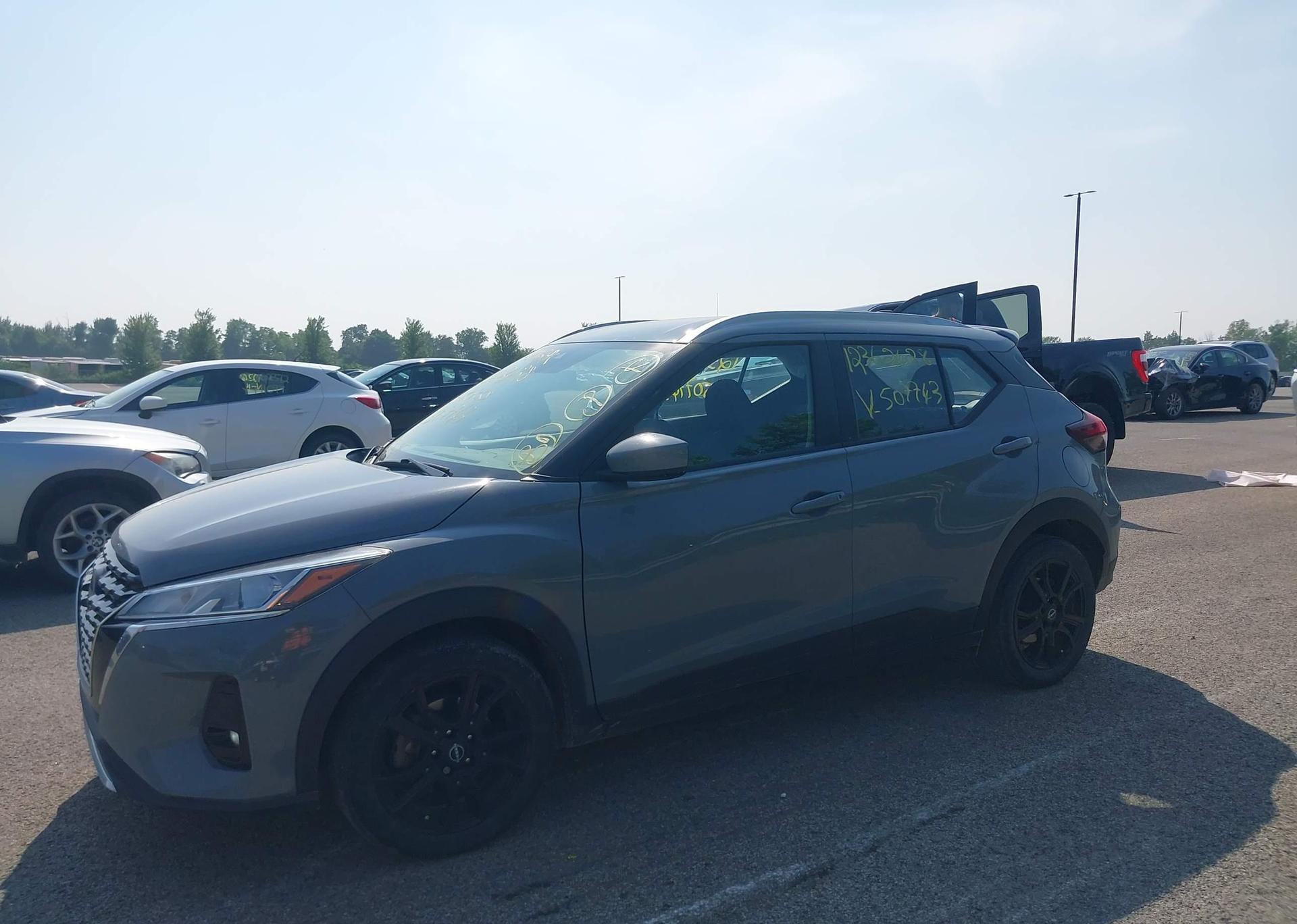 2022 NISSAN KICKS