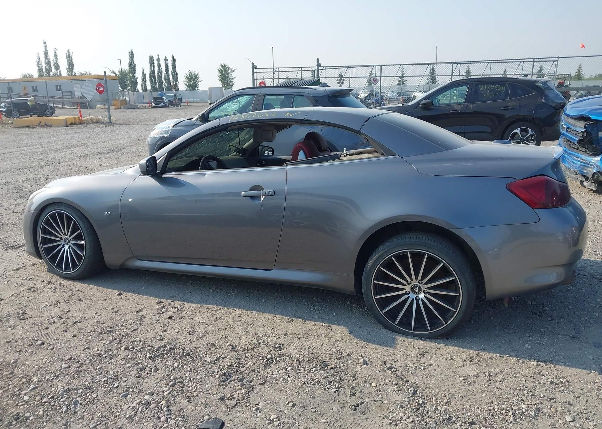 2015 INFINITI Q60 PREMIER EDITION