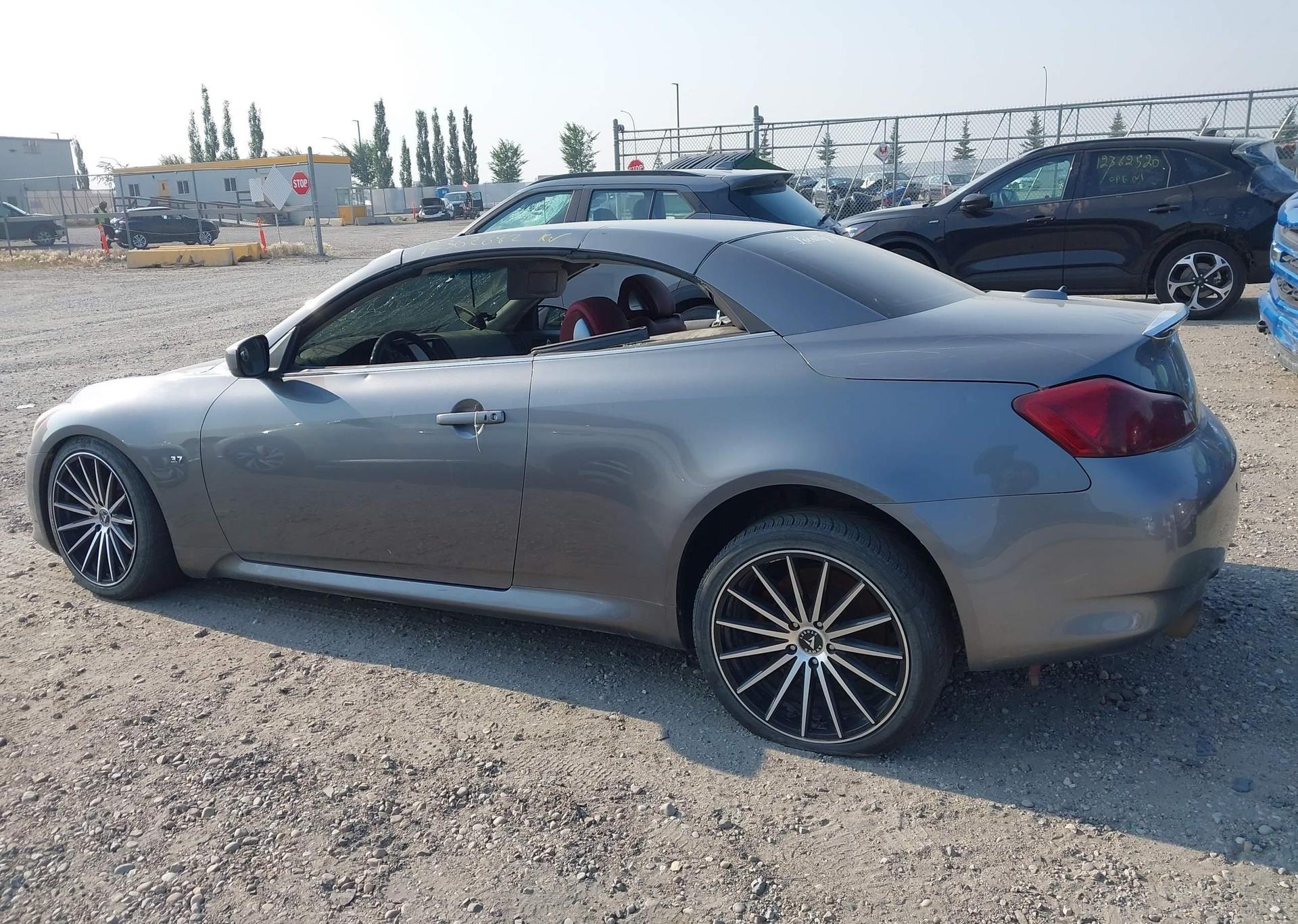 2015 INFINITI Q60 PREMIER EDITION