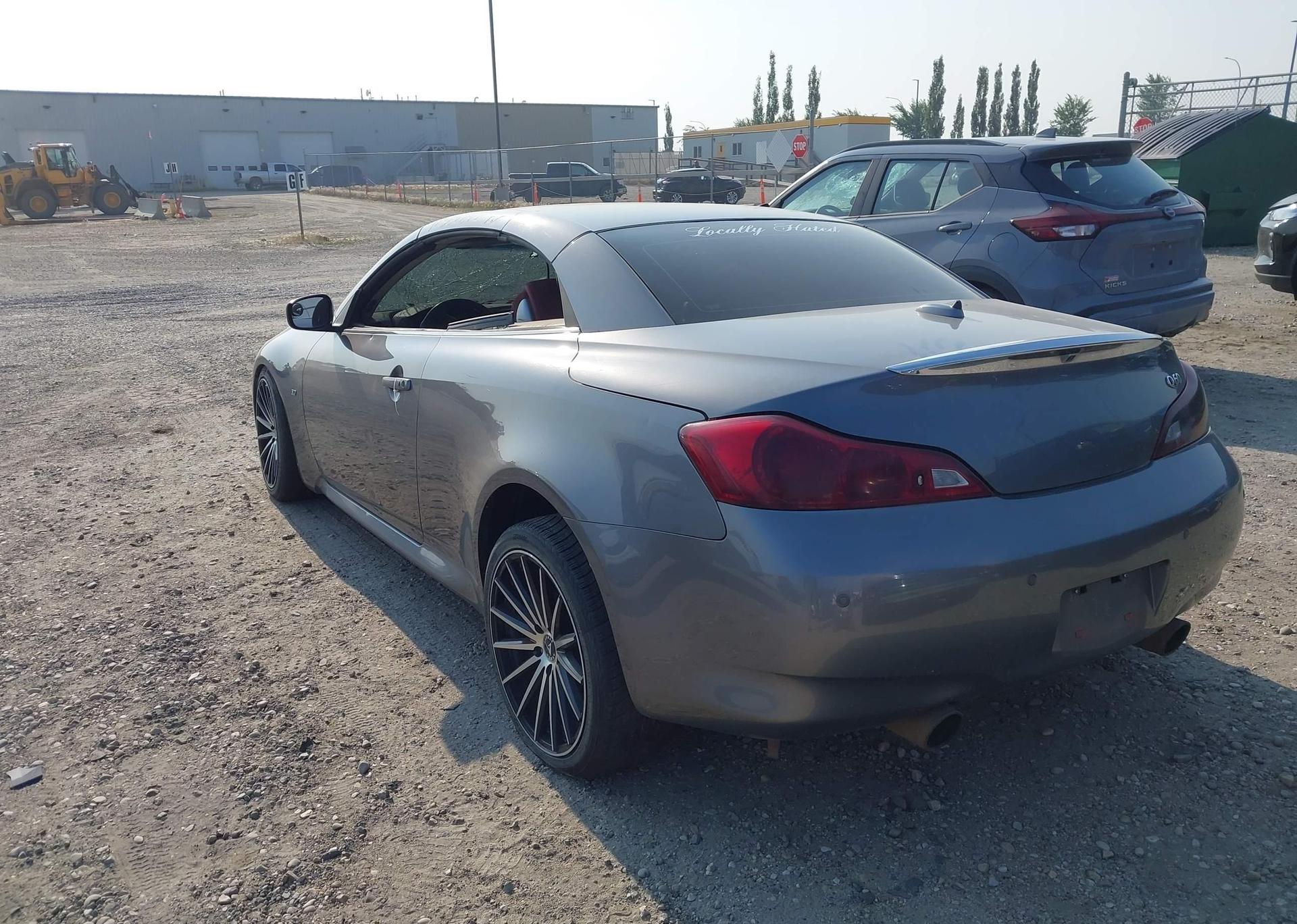 2015 INFINITI Q60 PREMIER EDITION