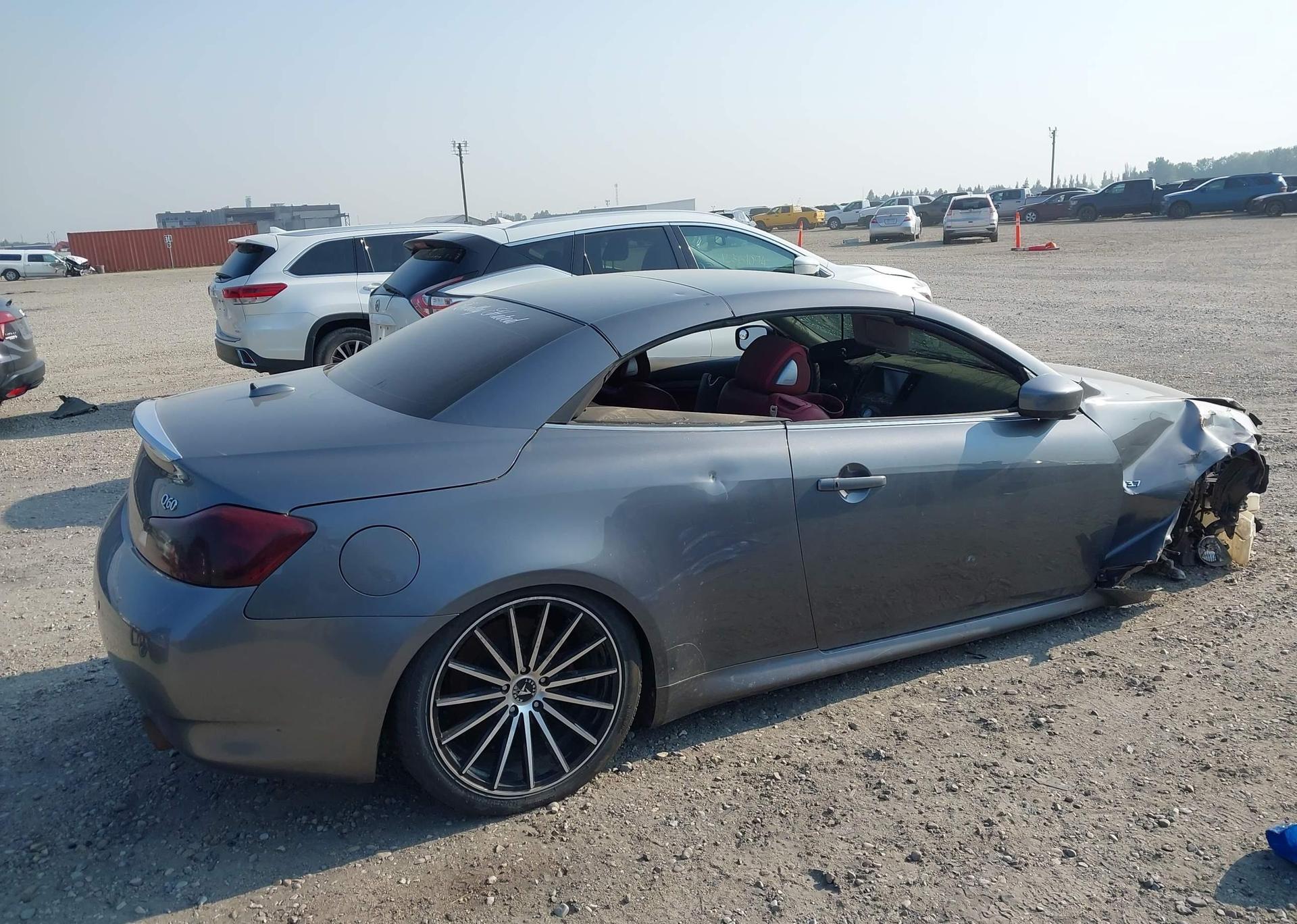 2015 INFINITI Q60 PREMIER EDITION