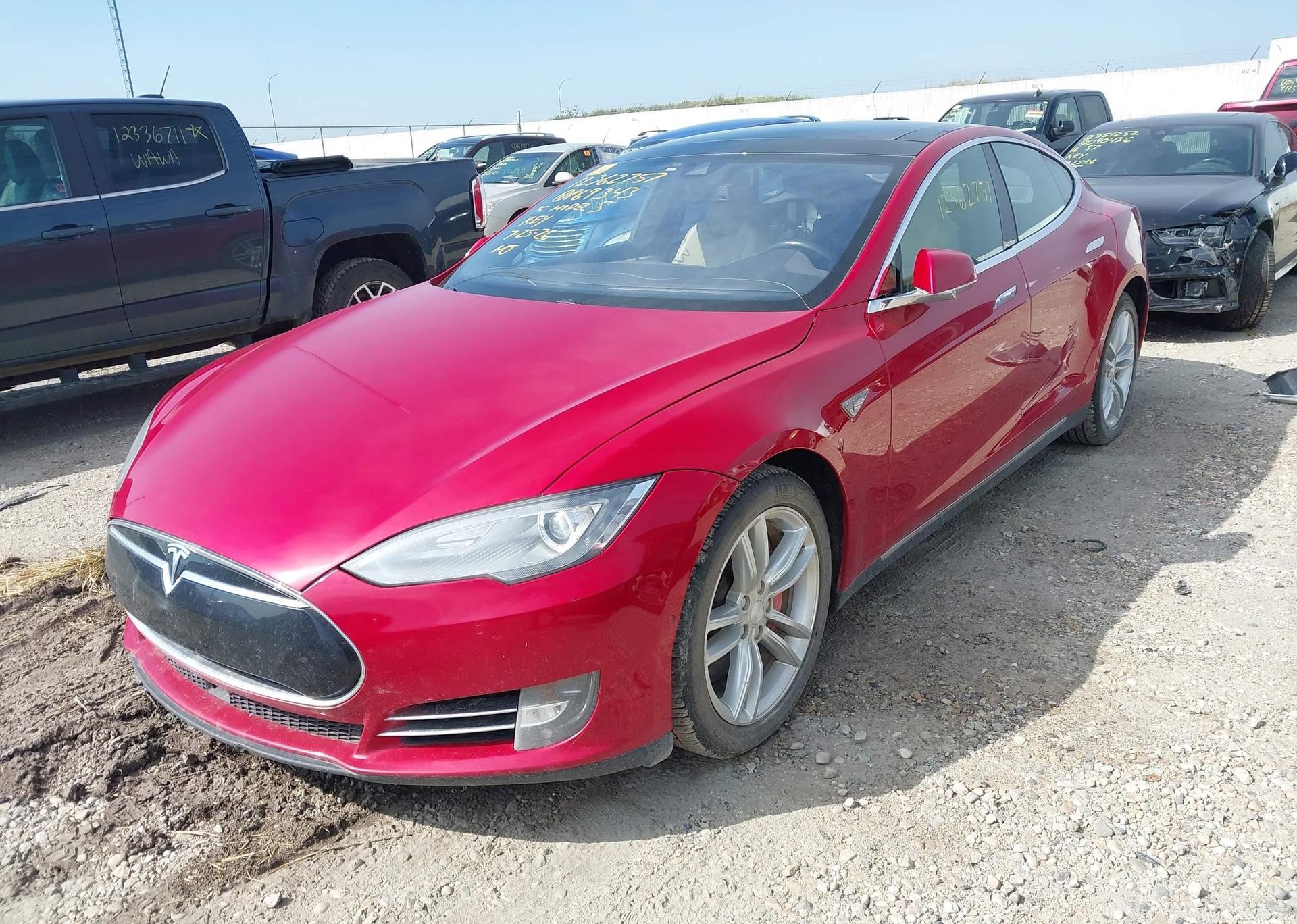 2015 TESLA Model S 85D